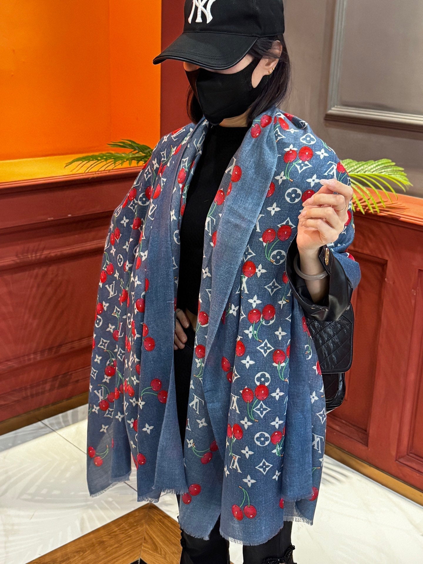 LOUIS VUITTON LV SCARF 200 CM IN CASHMERE 728982