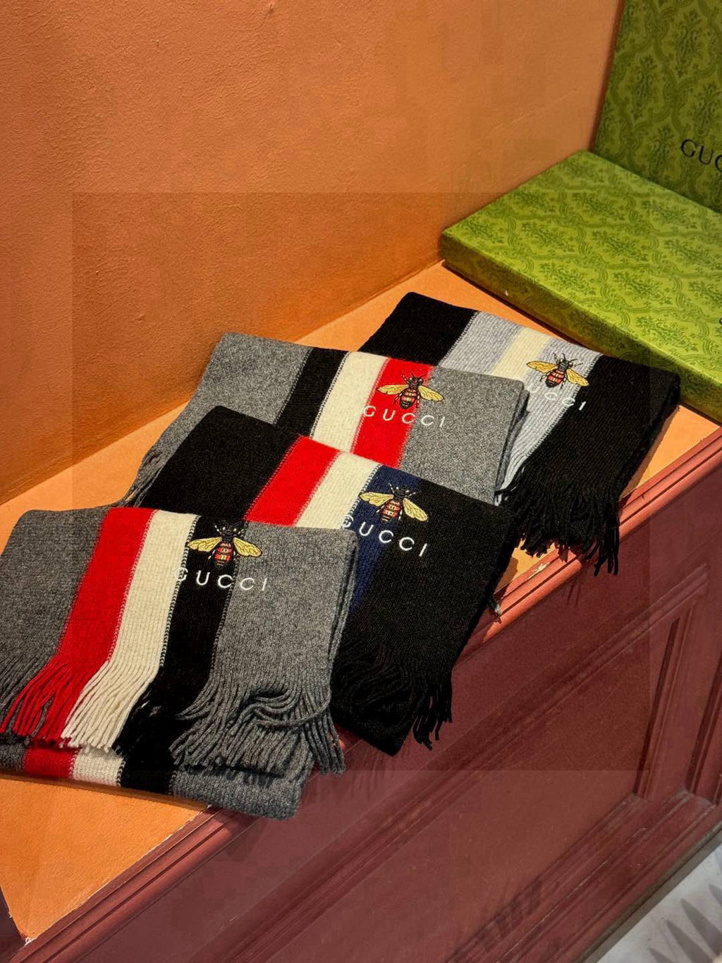 GUCCI 25S SCARF 180 IN CASHMERE 730565