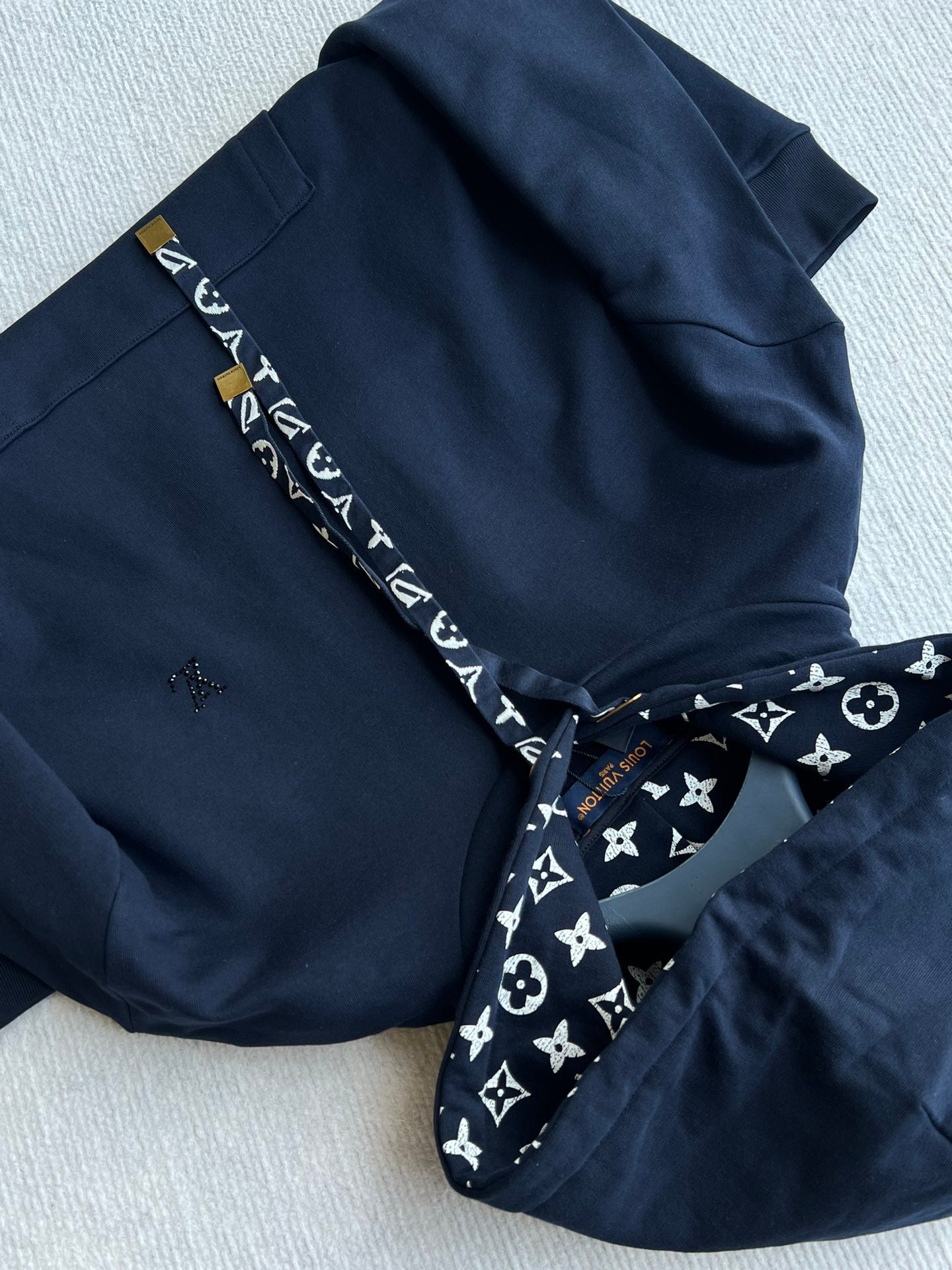 LOUIS VUITTON LOUIS VUITTON HOODED SWEATSHIRT 275702
