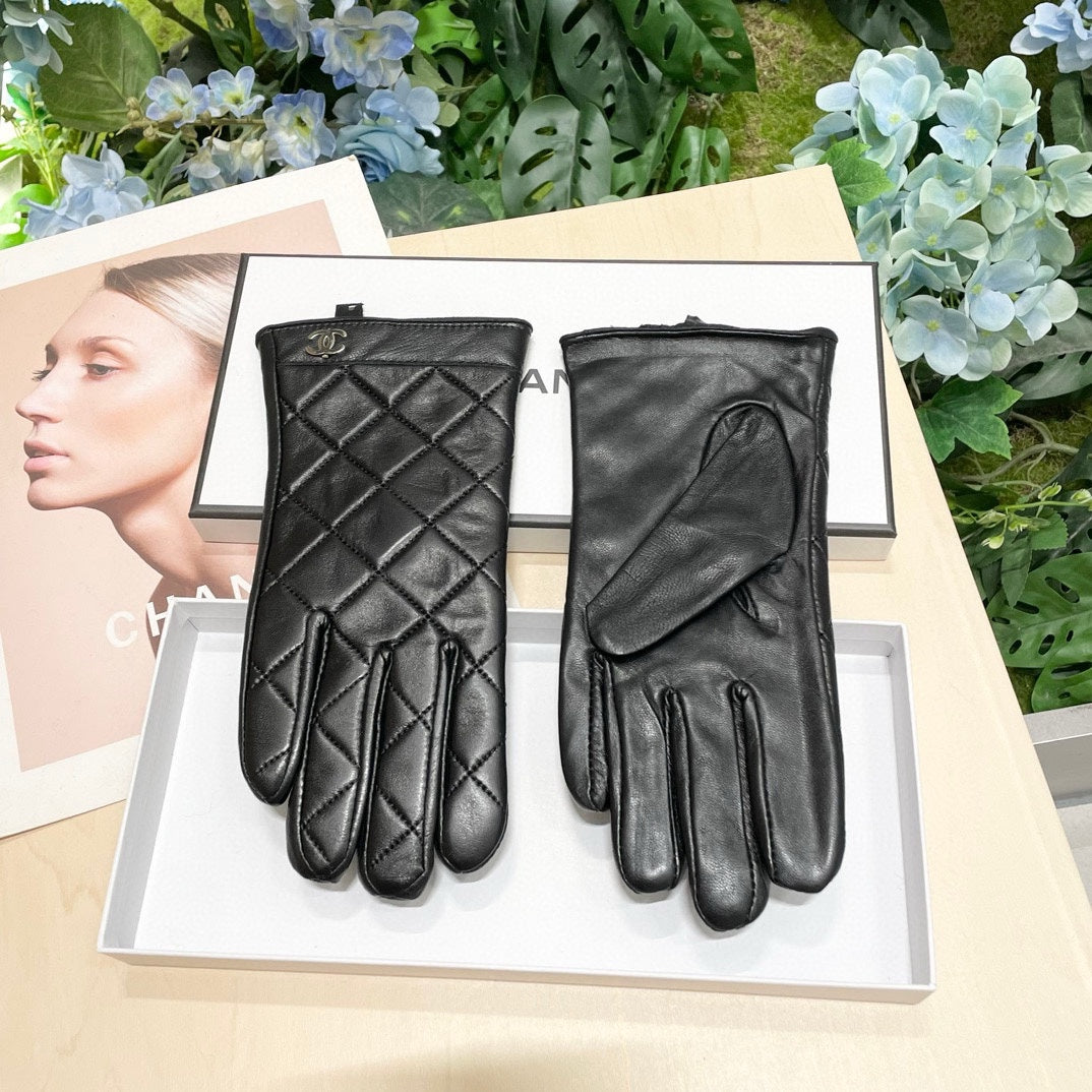 CHANEL GLOVES IN BLACK CALFSKIN 462420
