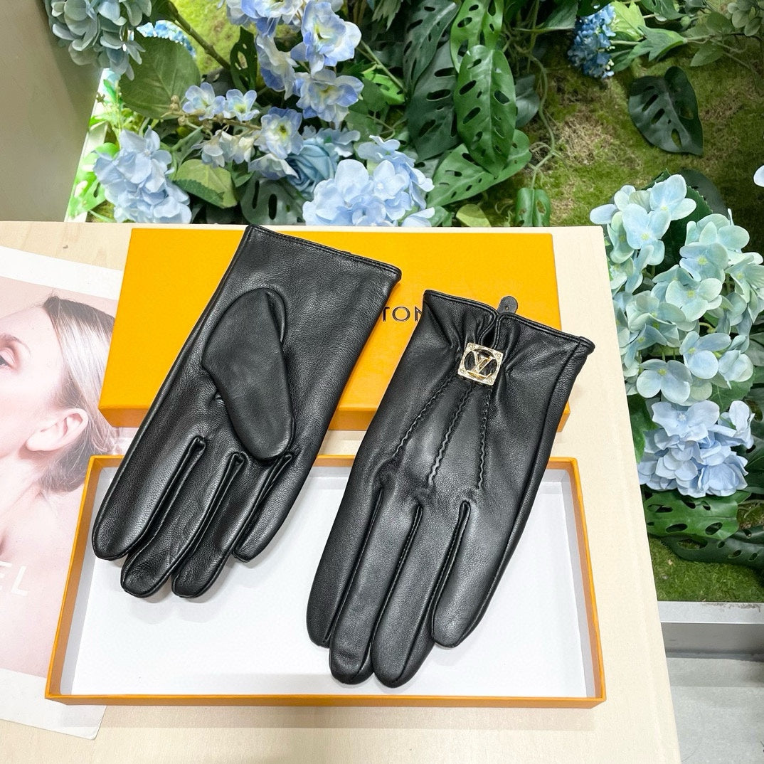 LOUIS VUITTON LV GLOVES IN BLACK LAMBSKIN WITH GOLD LOGO 462422