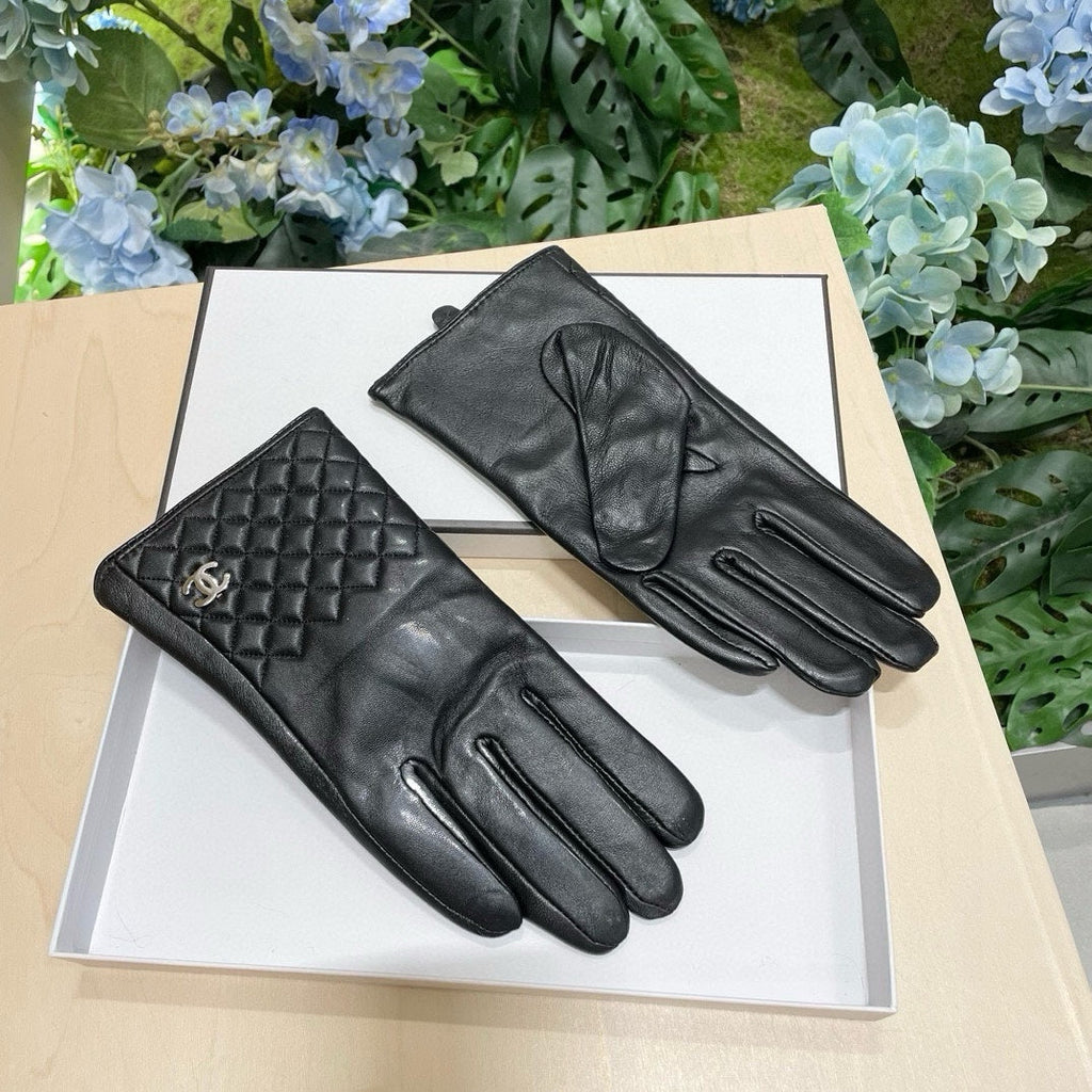 CHANEL GLOVES IN BLACK LAMBSKIN 463825