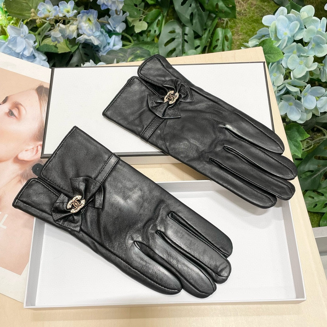 CHANEL GLOVES IN BLACK LAMBSKIN 464978