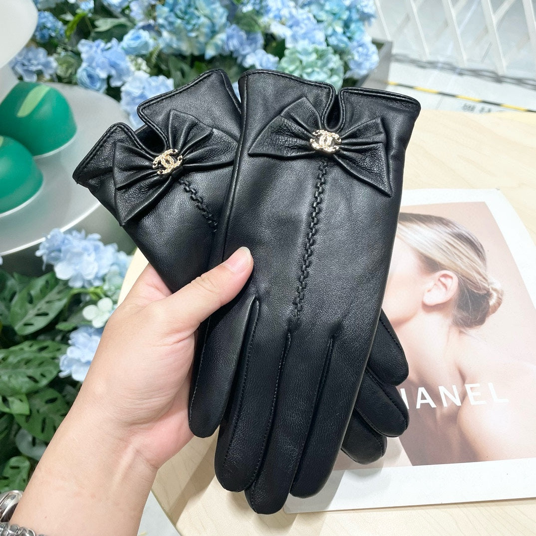 CHANEL GLOVES IN BLACK LAMBSKIN 464983