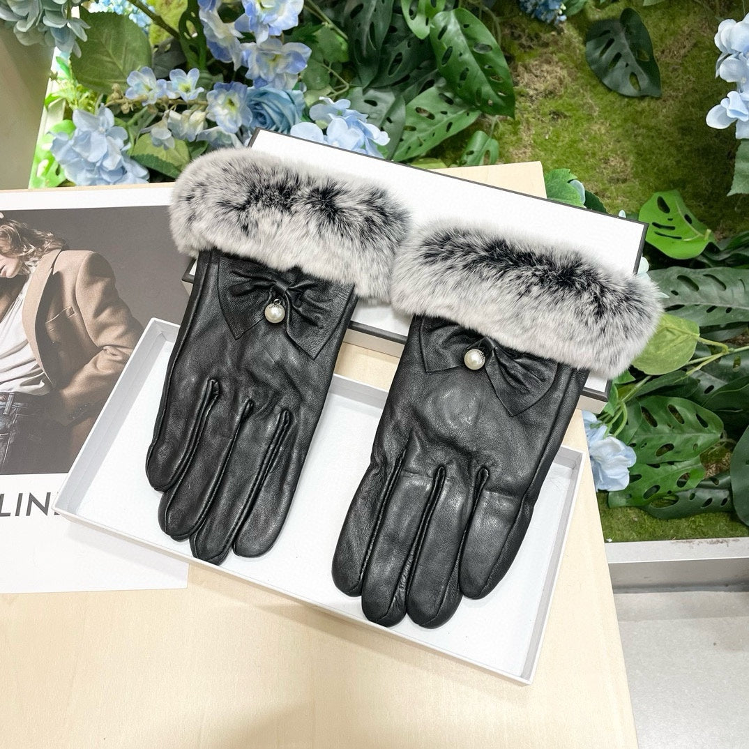 CHANEL GLOVES IN BLACK LAMBSKIN WITH RABBIT FUR 465072