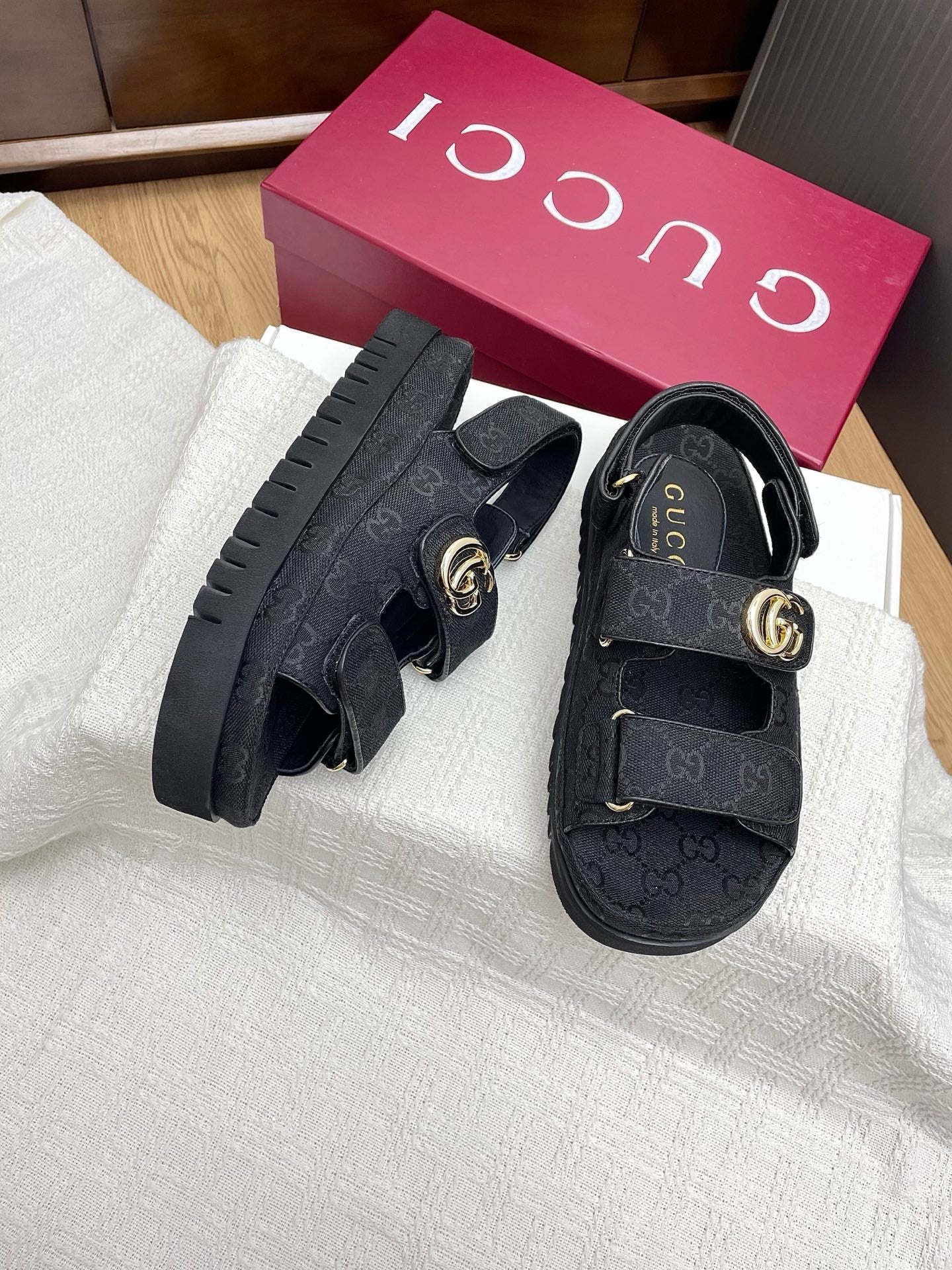GUCCI CLASSIC SANDALS 25S IN BLACK FABRIC WITH GOLD HARDWARE