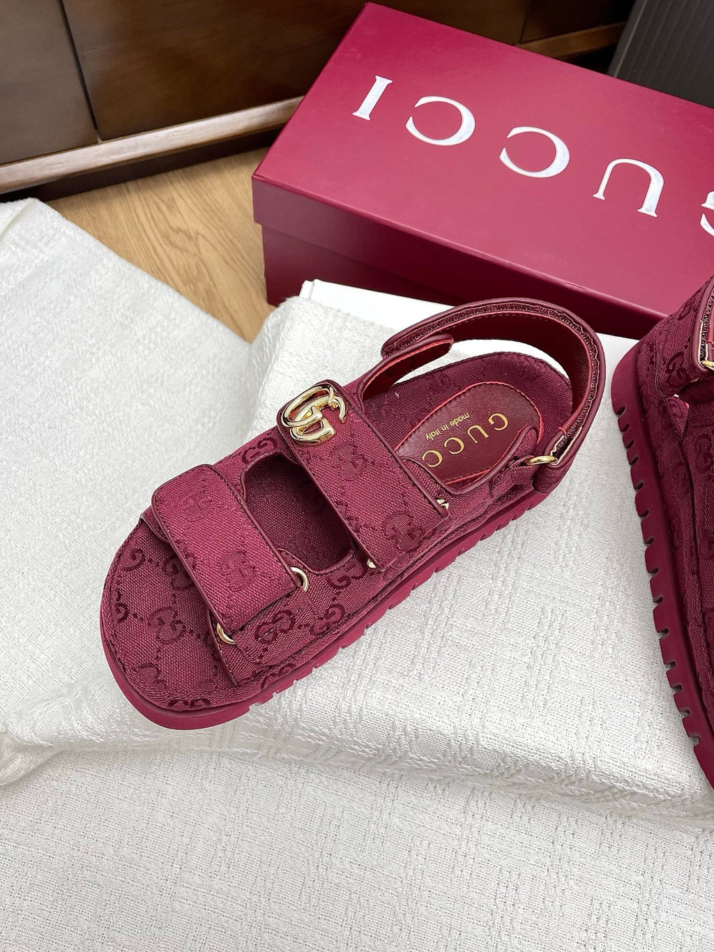 GUCCI CLASSIC SANDALS 25S IN RED FABRIC WITH GOLD HARDWARE