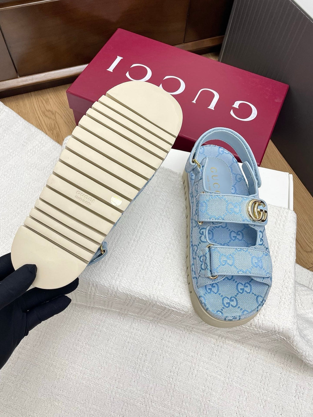 GUCCI CLASSIC SANDALS 25S IN SKY BLUE FABRIC WITH GOLD HARDWARE