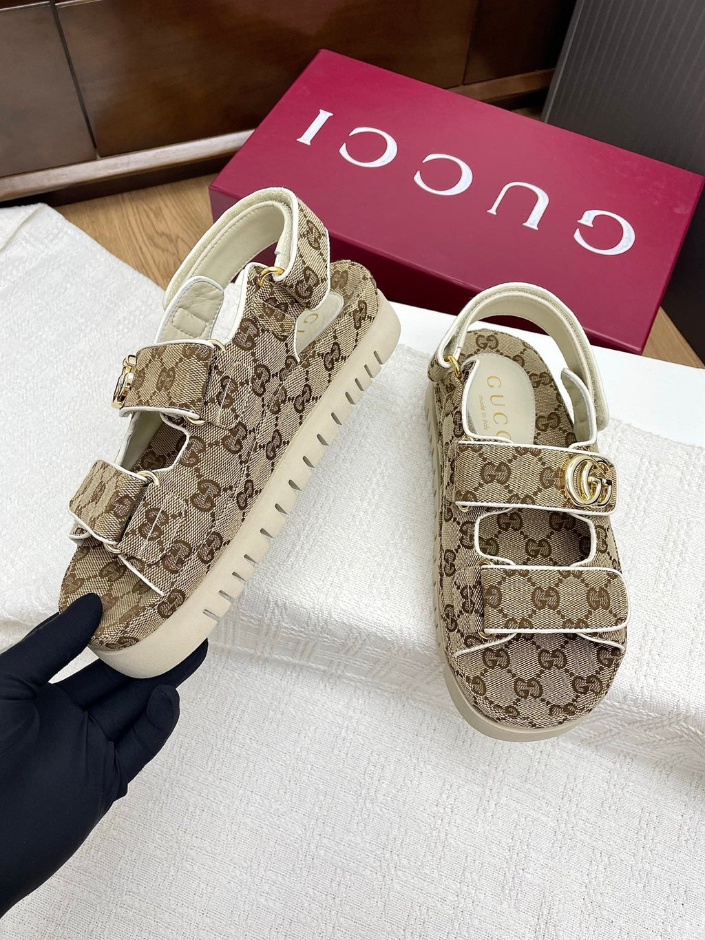 GUCCI CLASSIC SANDALS 25S IN BEIGE FABRIC WITH GOLD HARDWARE
