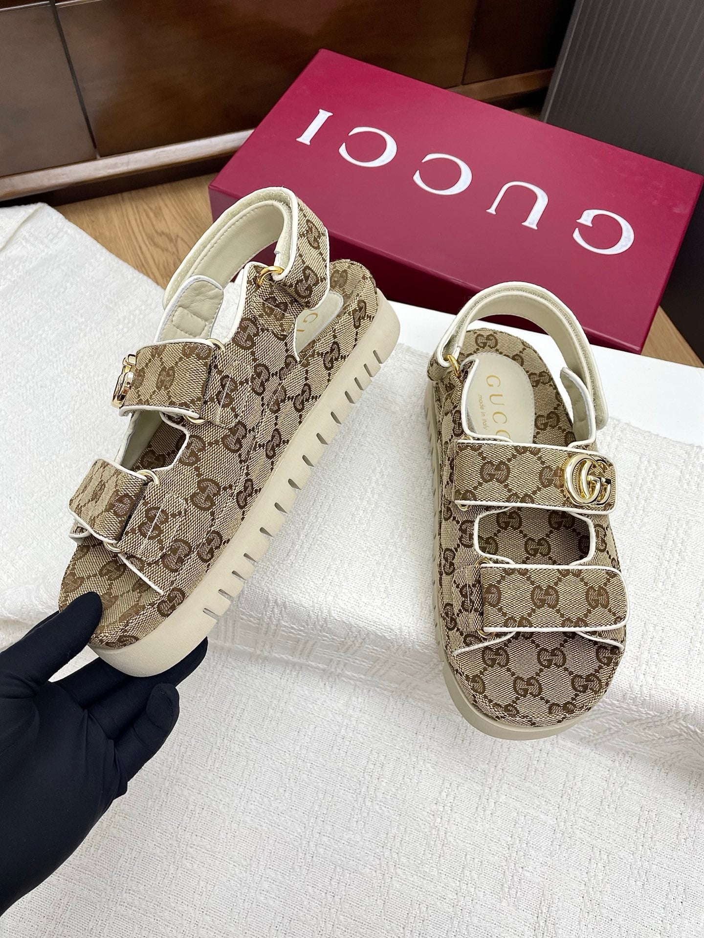GUCCI CLASSIC SANDALS 25S IN BEIGE FABRIC WITH GOLD HARDWARE