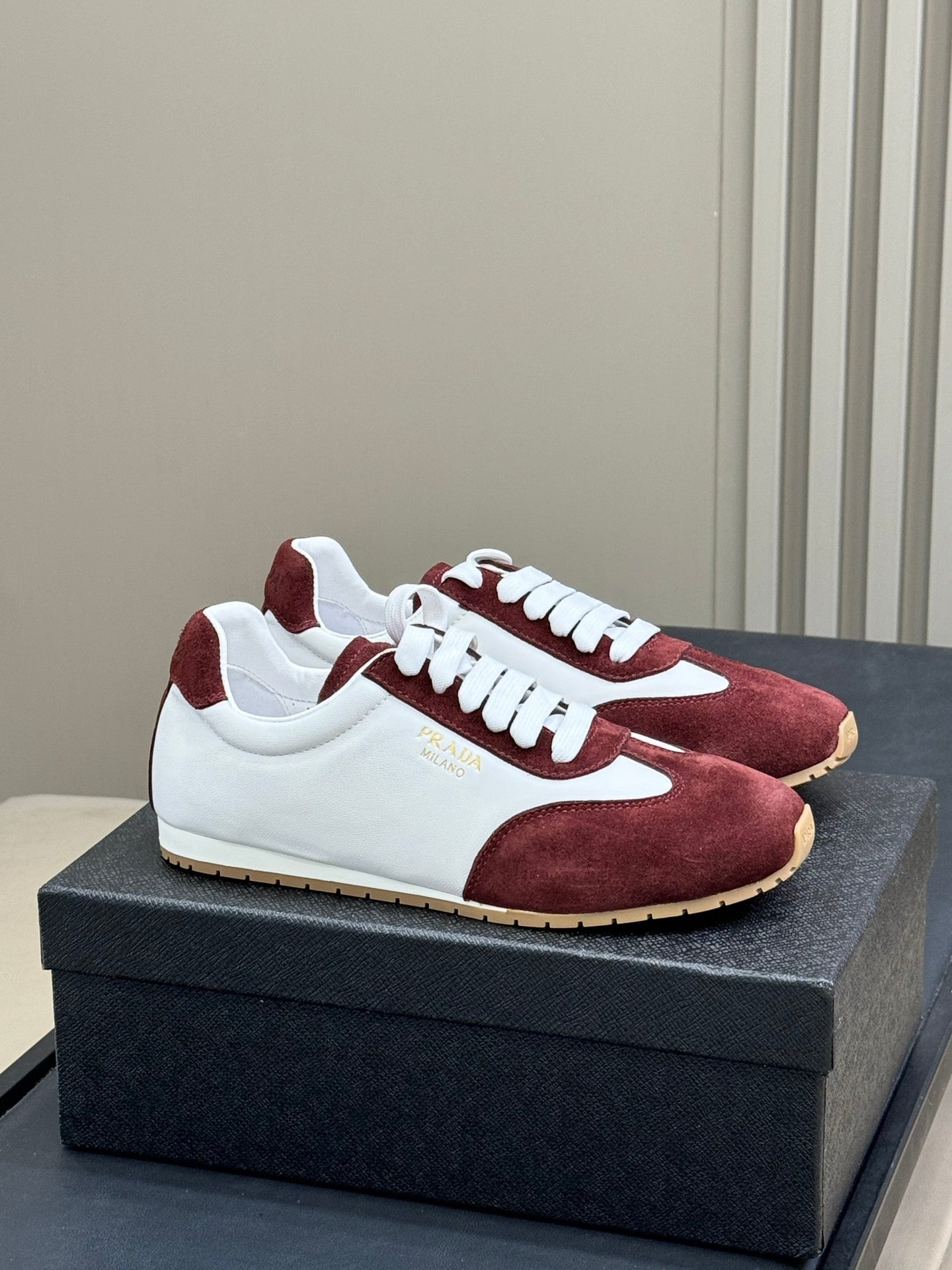 PRADA 25S SNEAKER IN WHITE MIX RK RED SUEDE STYLE 3