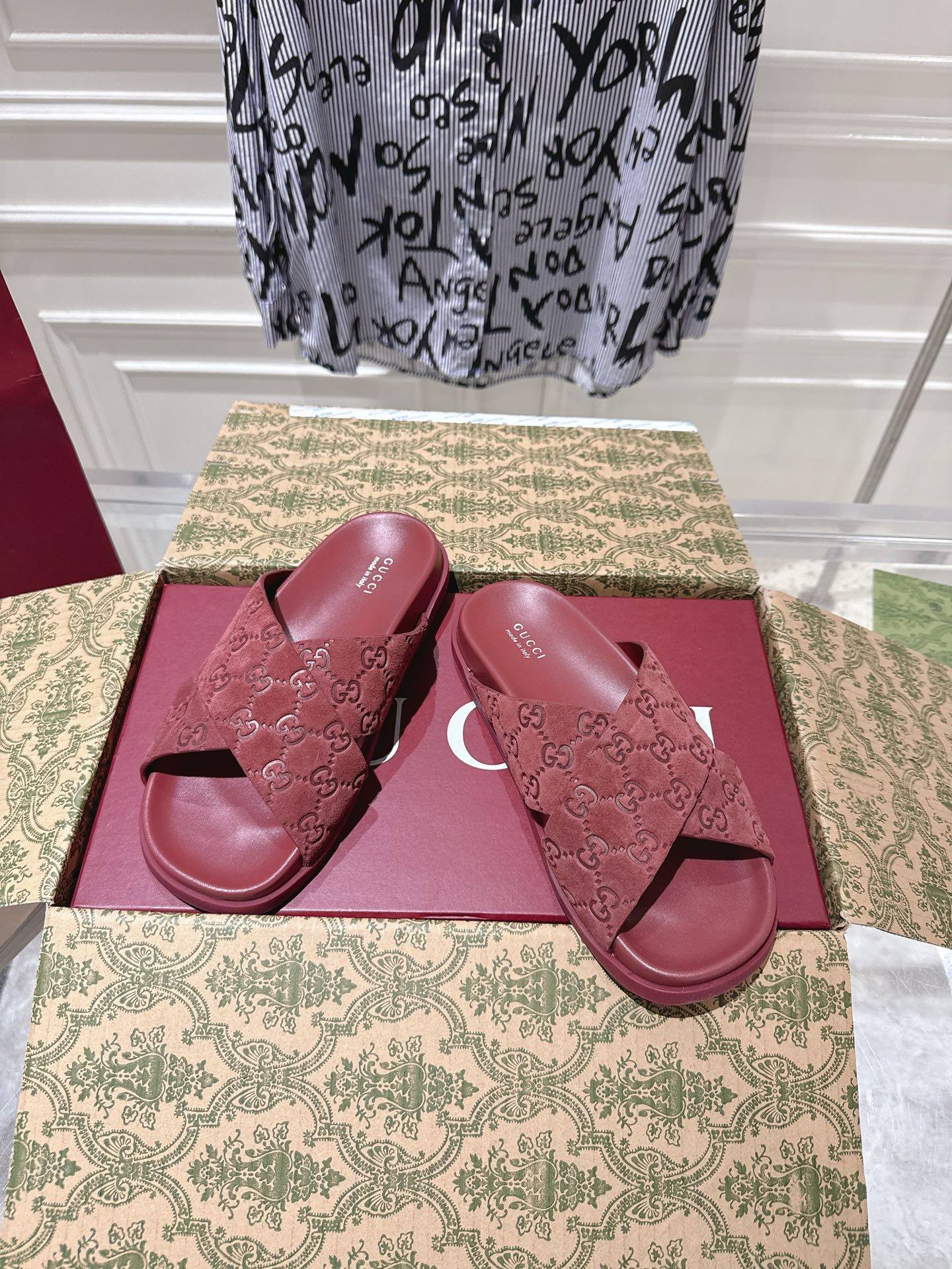 GUCCI SLIDES IN RED SUEDE WITH EMBOSSED LOGO STYLE 9