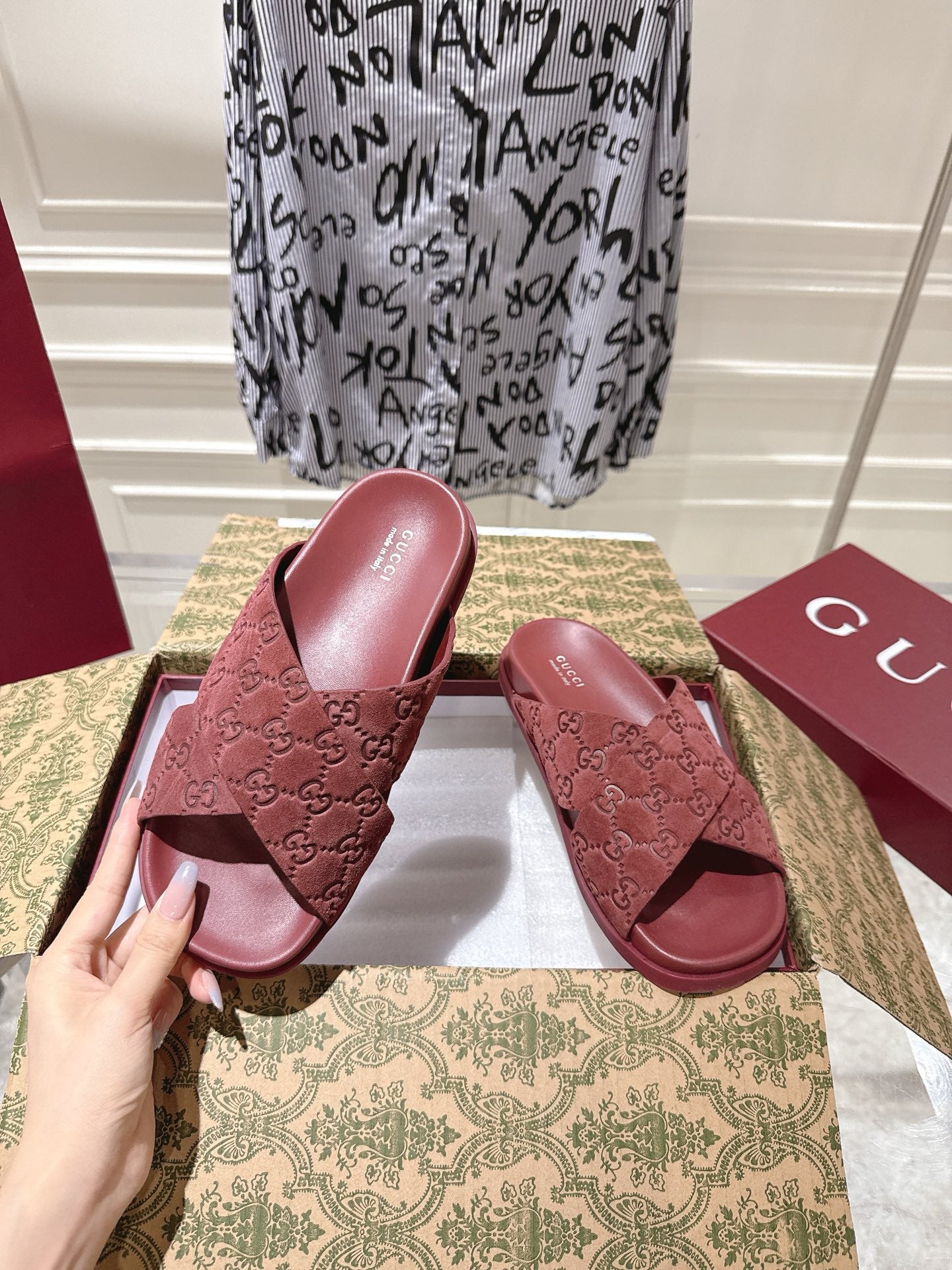 GUCCI SLIDES IN RED SUEDE WITH EMBOSSED LOGO STYLE 9