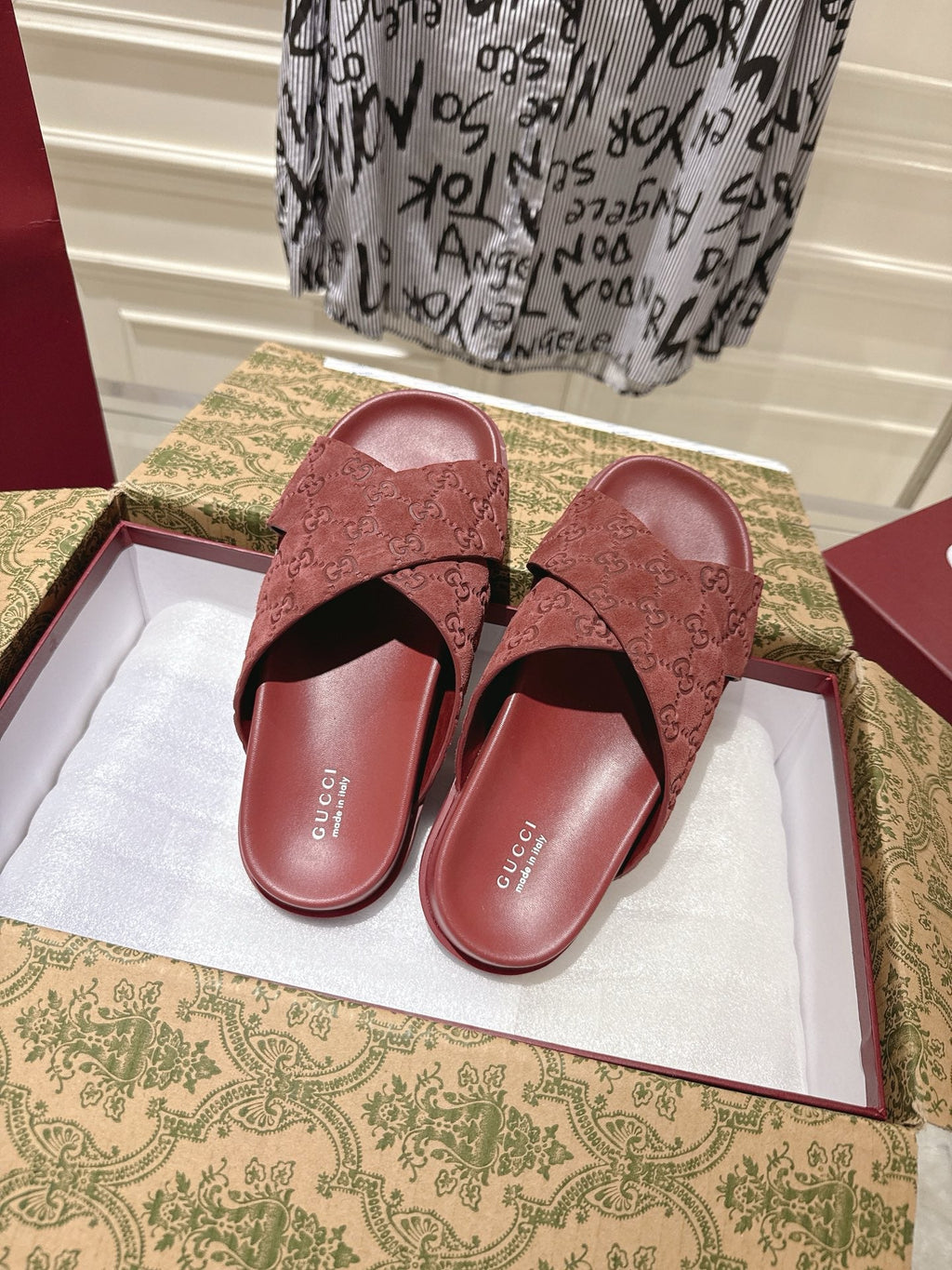 GUCCI SLIDES IN RED SUEDE WITH EMBOSSED LOGO STYLE 9