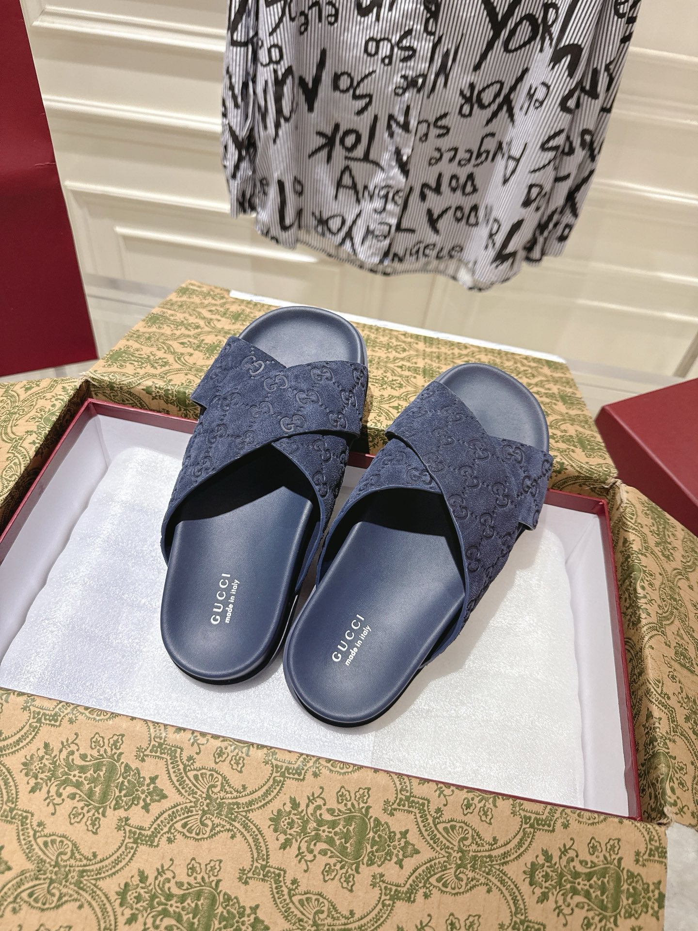 GUCCI SLIDES IN NAVY BLUE SUEDE WITH EMBOSSED LOGO STYLE 10