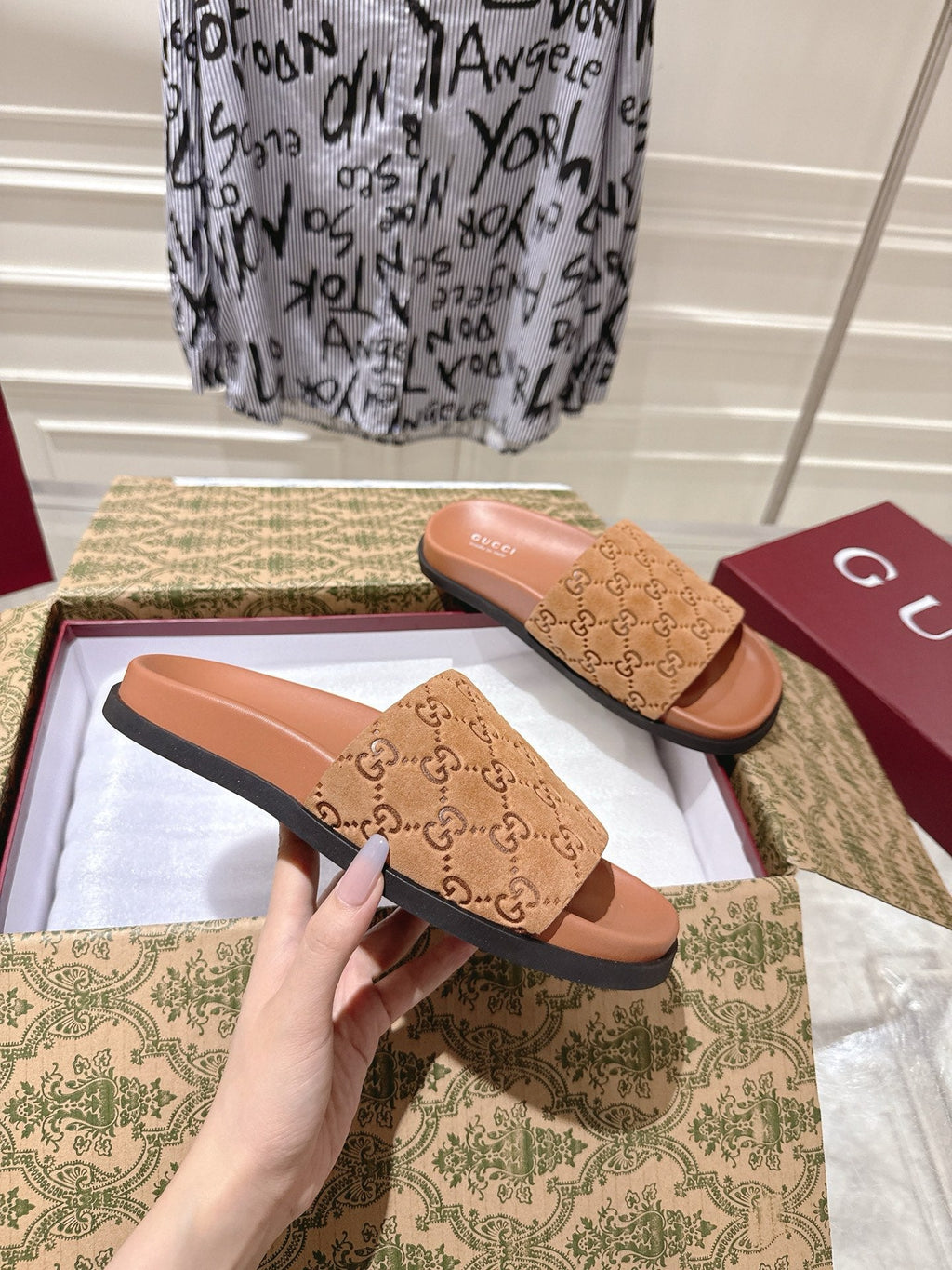 GUCCI SLIDES IN BURNT ORANGE SUEDE WITH EMBOSSED LOGO STYLE 5