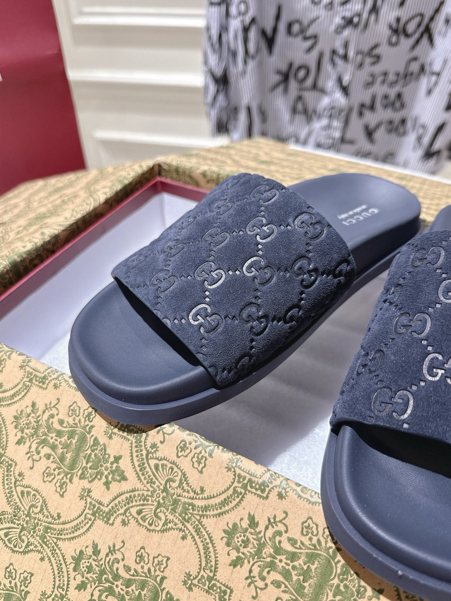 GUCCI SLIDES IN NAVY BLUE SUEDE WITH EMBOSSED LOGO STYLE 4