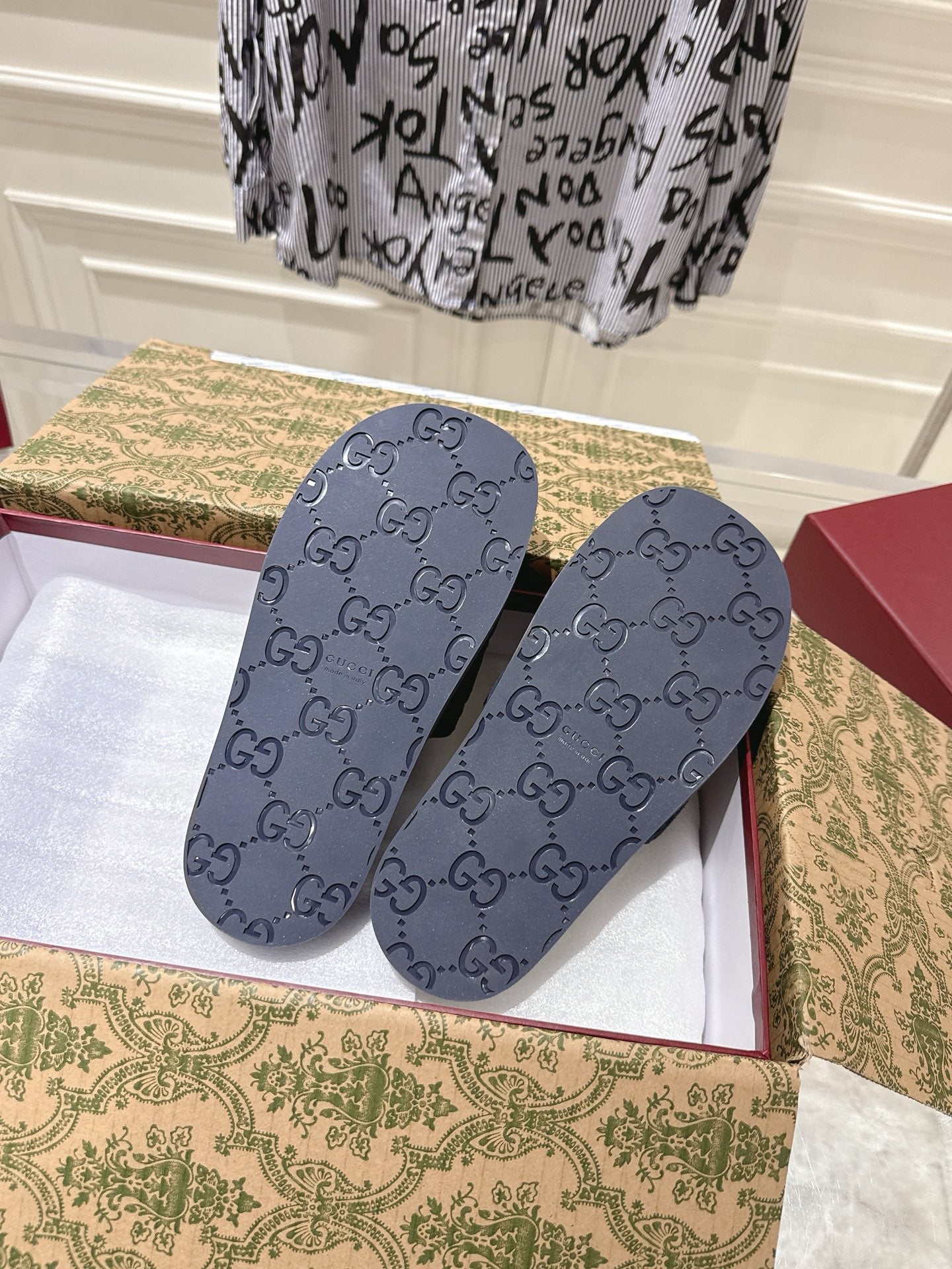 GUCCI SLIDES IN NAVY BLUE SUEDE WITH EMBOSSED LOGO STYLE 4
