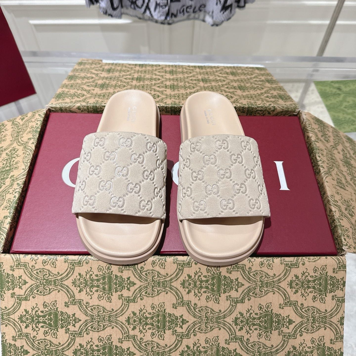 GUCCI SLIDES IN NUDE BEIGE SUEDE WITH EMBOSSED LOGO STYLE 2