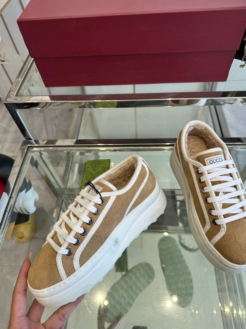 GUCCI TENNIS SNEAKER IN CAMEL BROWN CANVAS WITH BEIGE FLEECE LINING