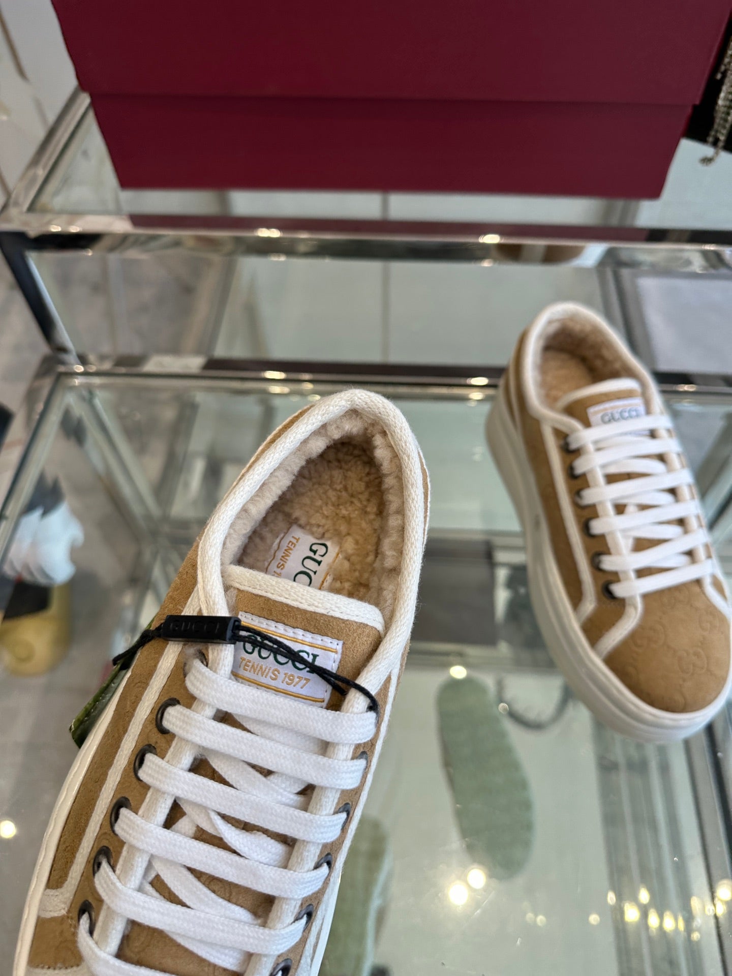 GUCCI TENNIS SNEAKER IN CAMEL BROWN CANVAS WITH BEIGE FLEECE LINING