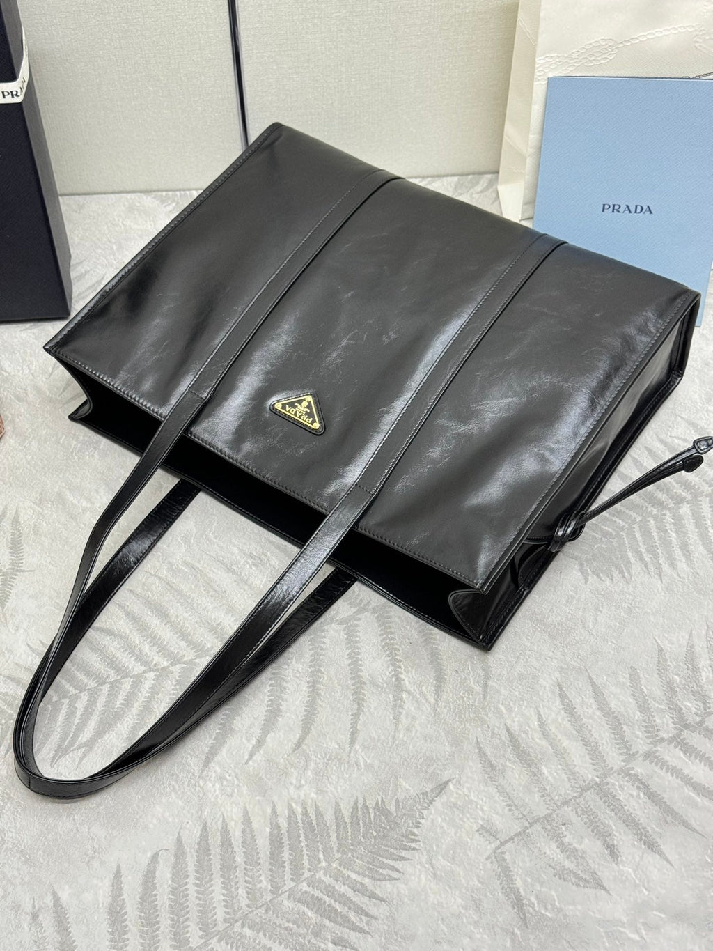 PRADA TOTE BAG 39 IN BLACK SMOOTH CALFSKIN
