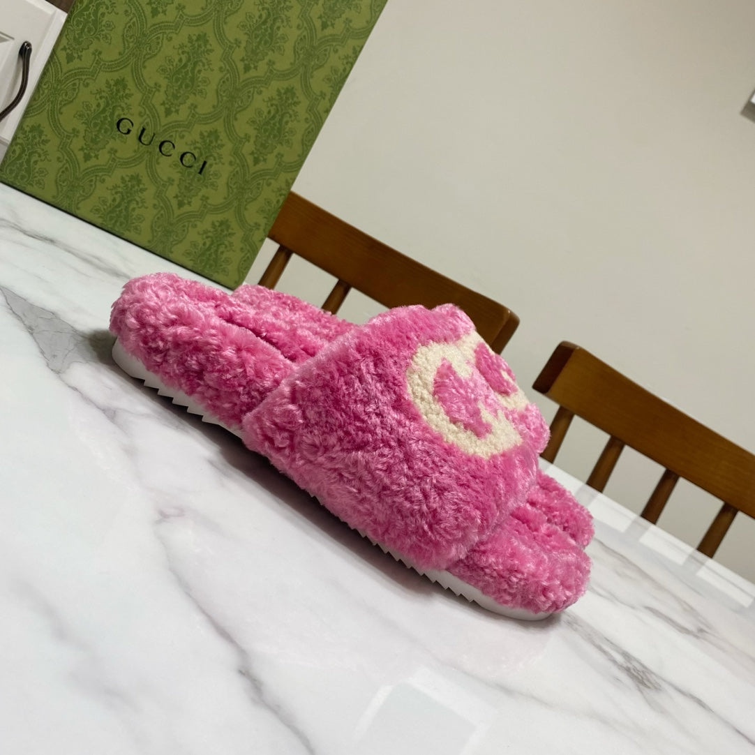 GUCCI INTERLOCKING G SLIDE SANDAL IN PINK LAMB WOOL