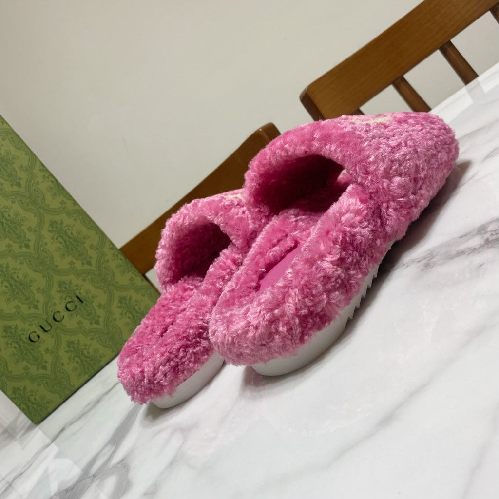 GUCCI INTERLOCKING G SLIDE SANDAL IN PINK LAMB WOOL