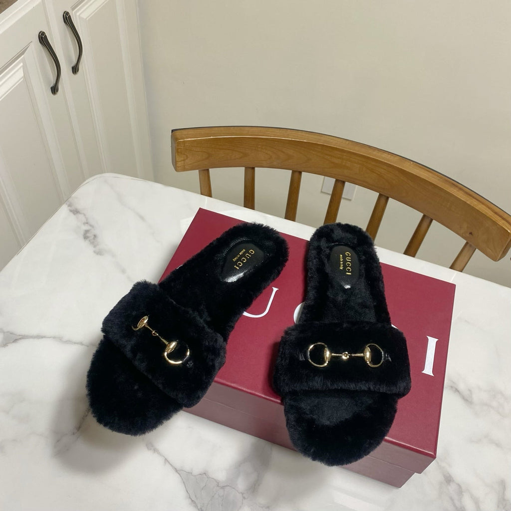 GUCCI 26S HORSEBIT MULES IN BLACK SHEARLING