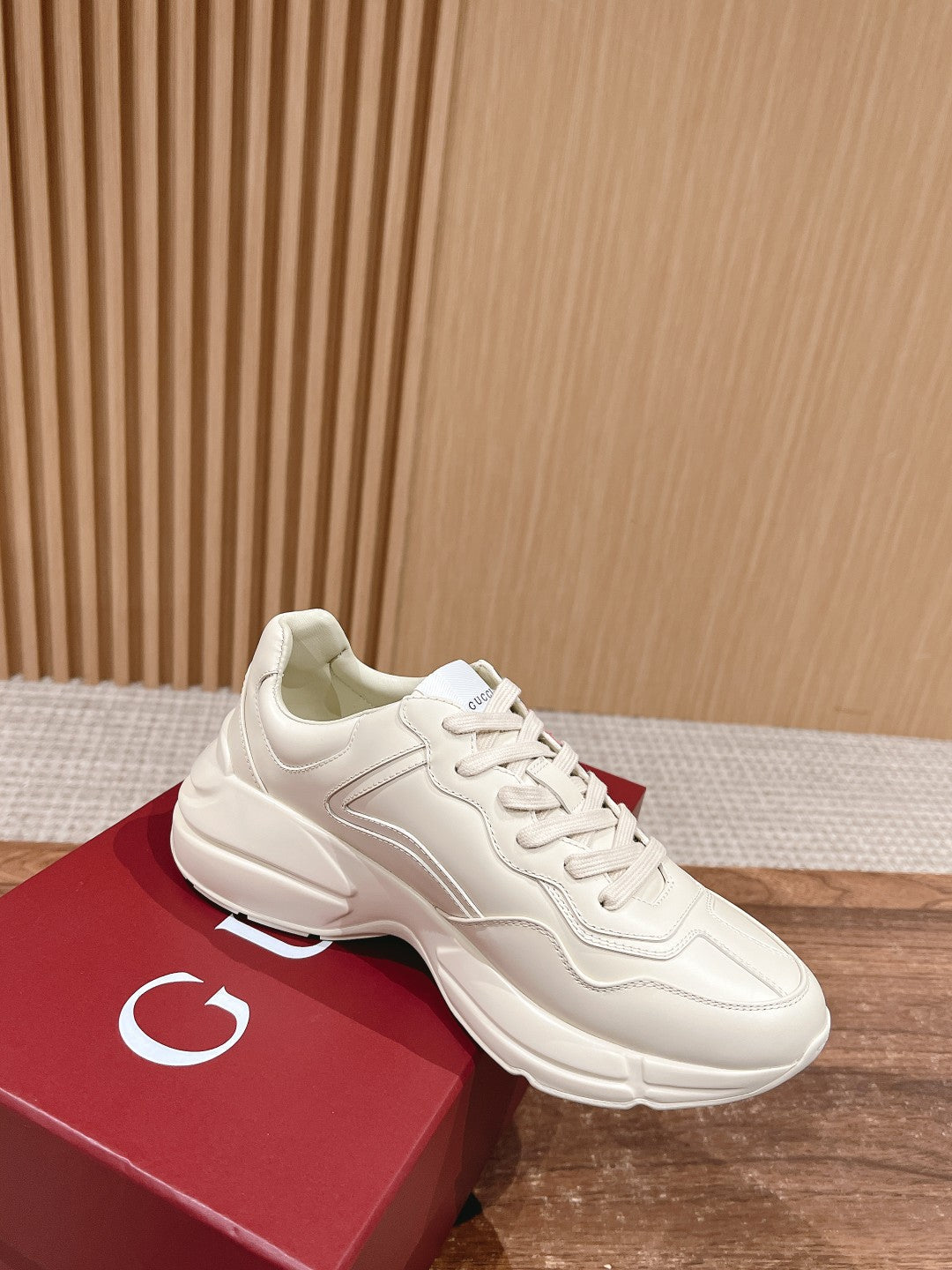 GUCCI RHYTON TRAINER WHITE CALFSKIN WITH WEB LOGO