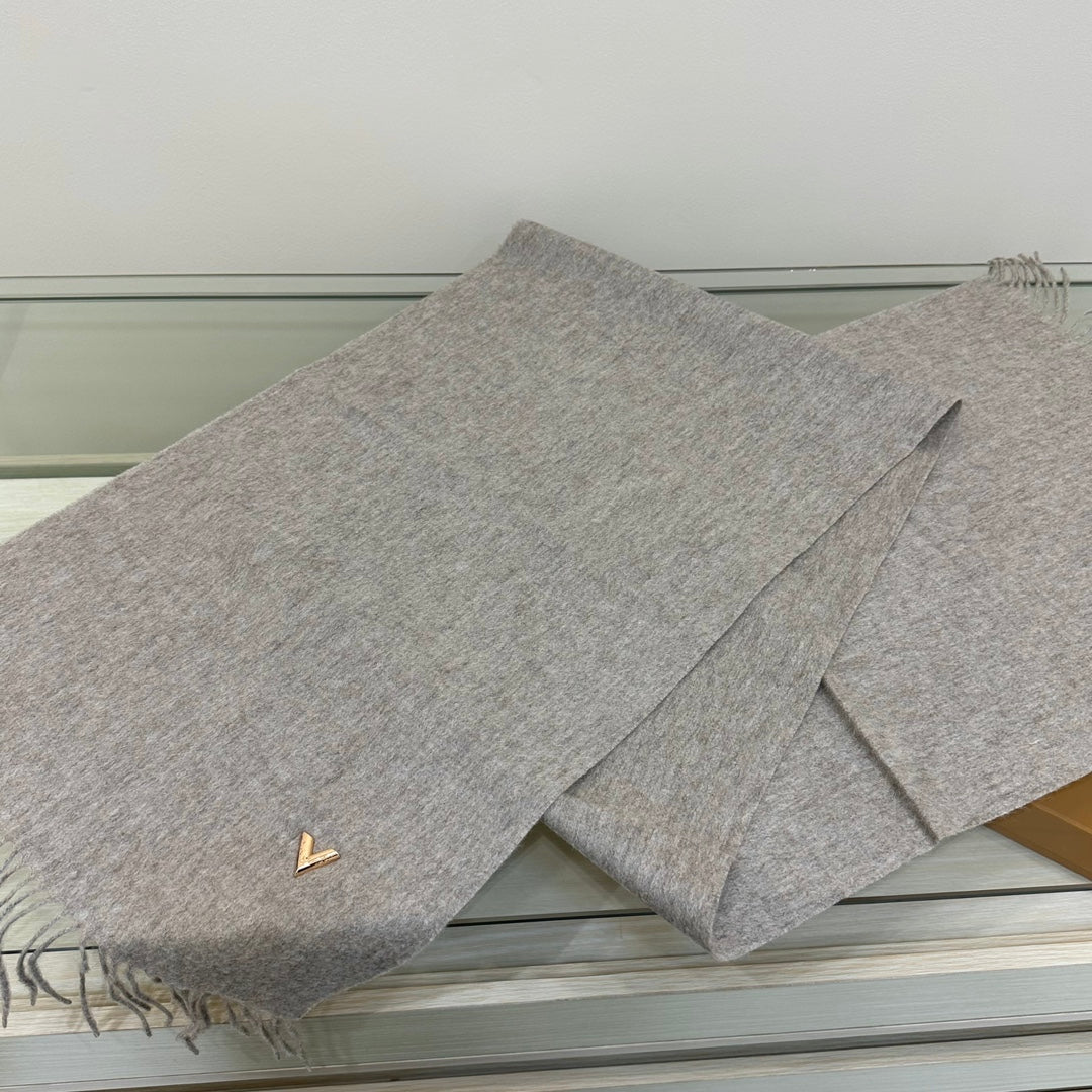 LOUIS VUITTON SCARF 200 CM IN PALE GRAY CASHMERE WITH GOLD LOGO 393102