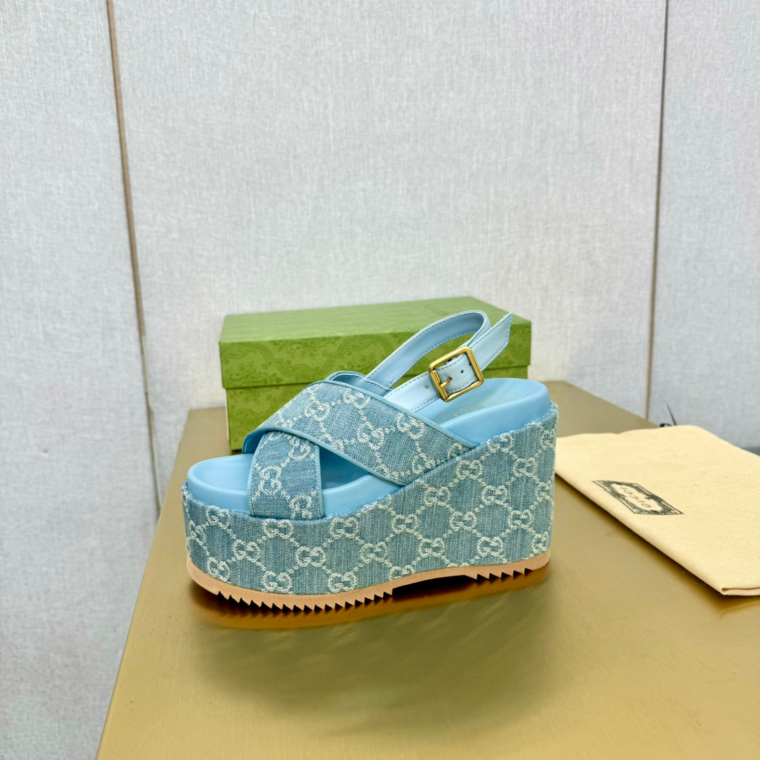 GUCCI SUPREME PLATFORM SKY CANVAS