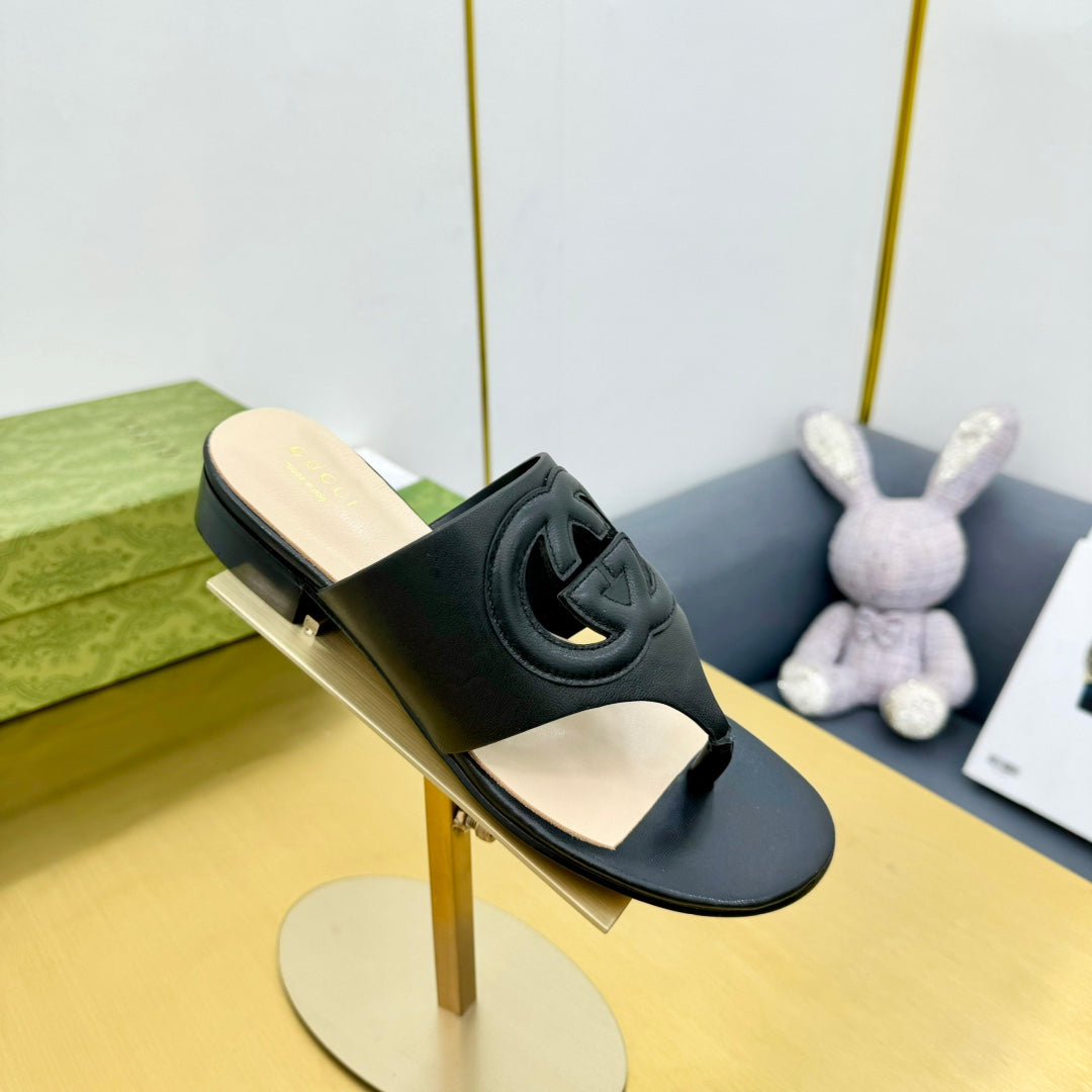 GUCCI BLONDIE THONG SANDAL IN BLACK LAMBSKIN