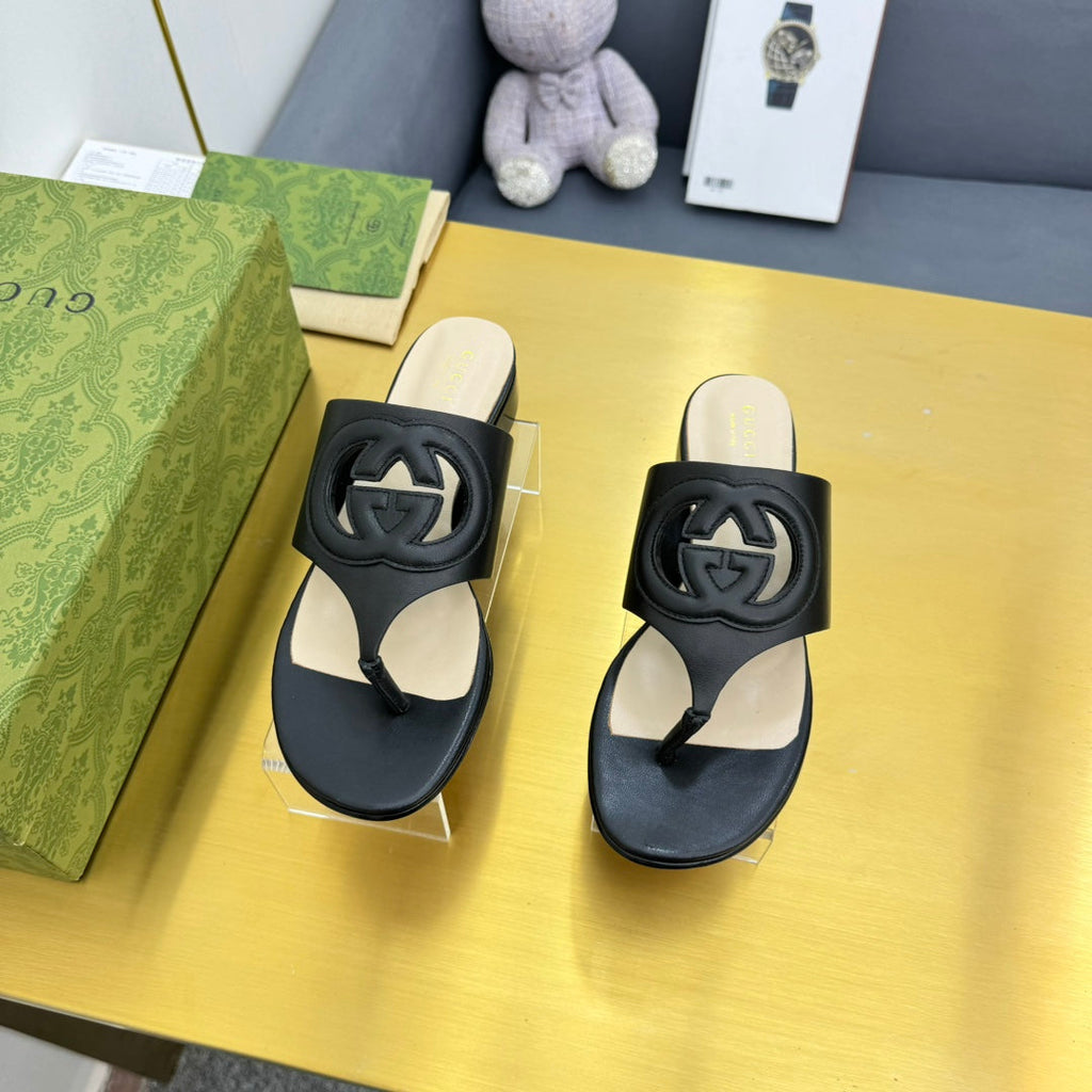 GUCCI BLONDIE THONG SANDAL IN BLACK LAMBSKIN