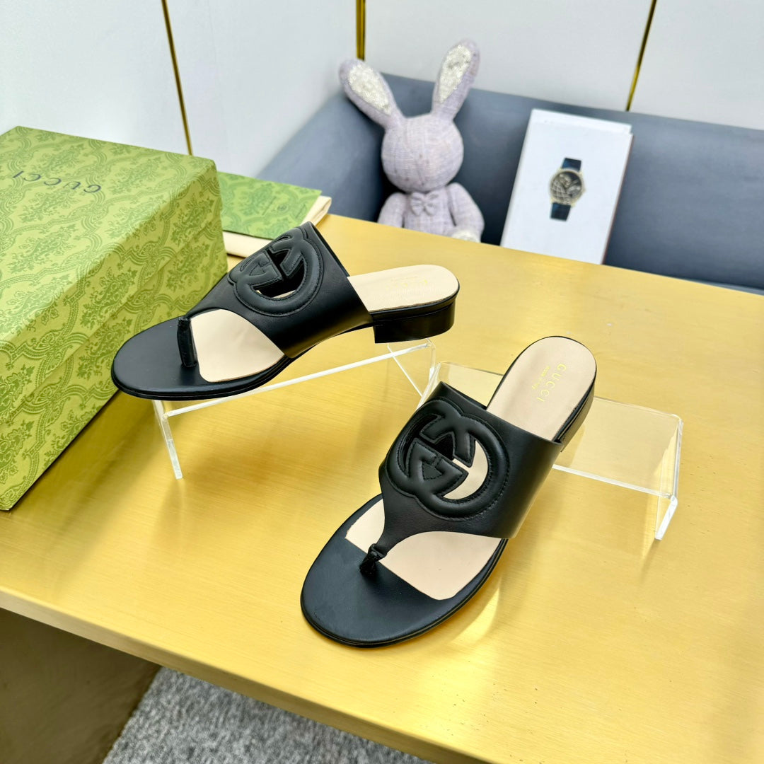 GUCCI BLONDIE THONG SANDAL IN BLACK LAMBSKIN