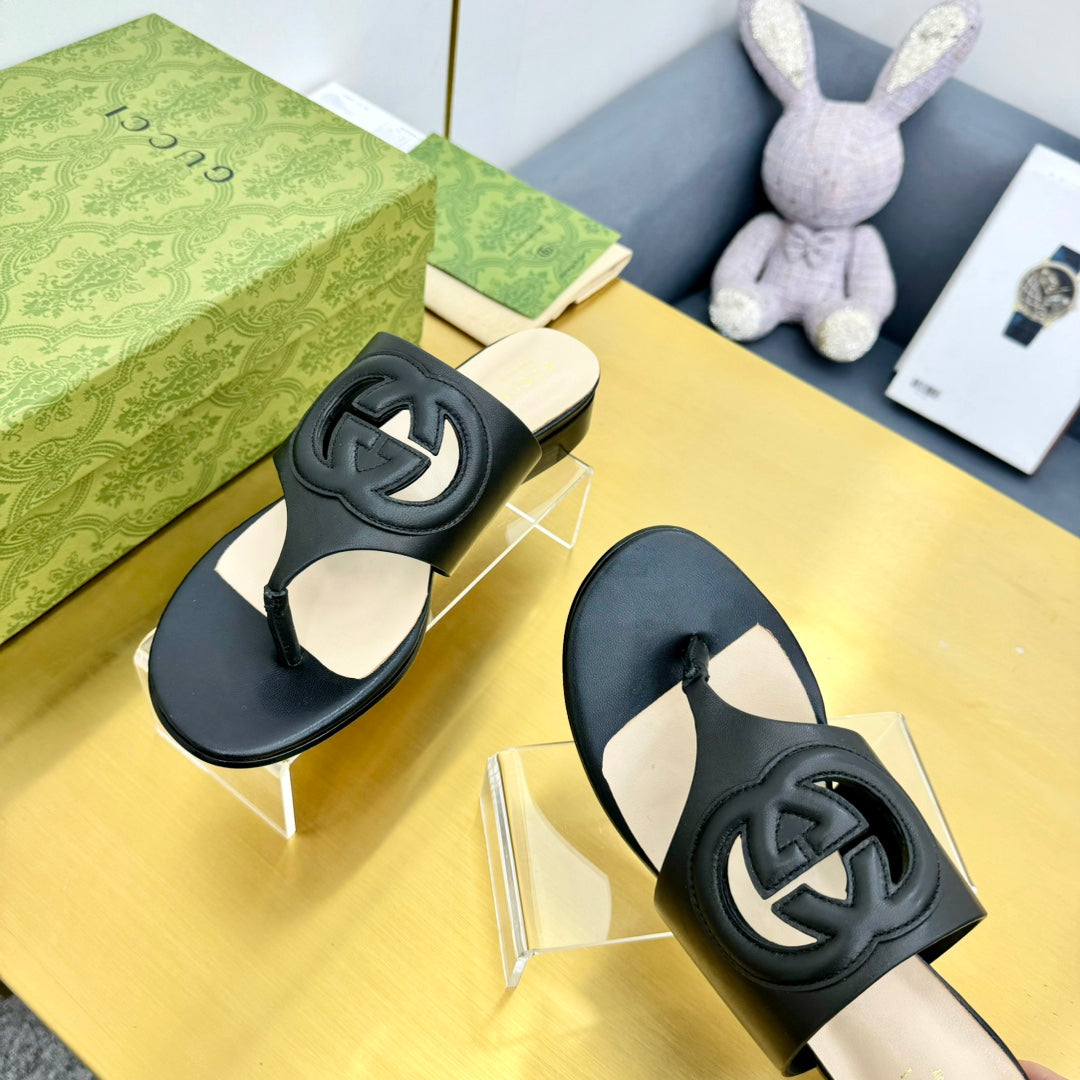GUCCI BLONDIE THONG SANDAL IN BLACK LAMBSKIN