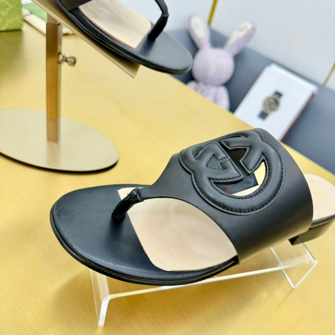 GUCCI BLONDIE THONG SANDAL IN BLACK LAMBSKIN