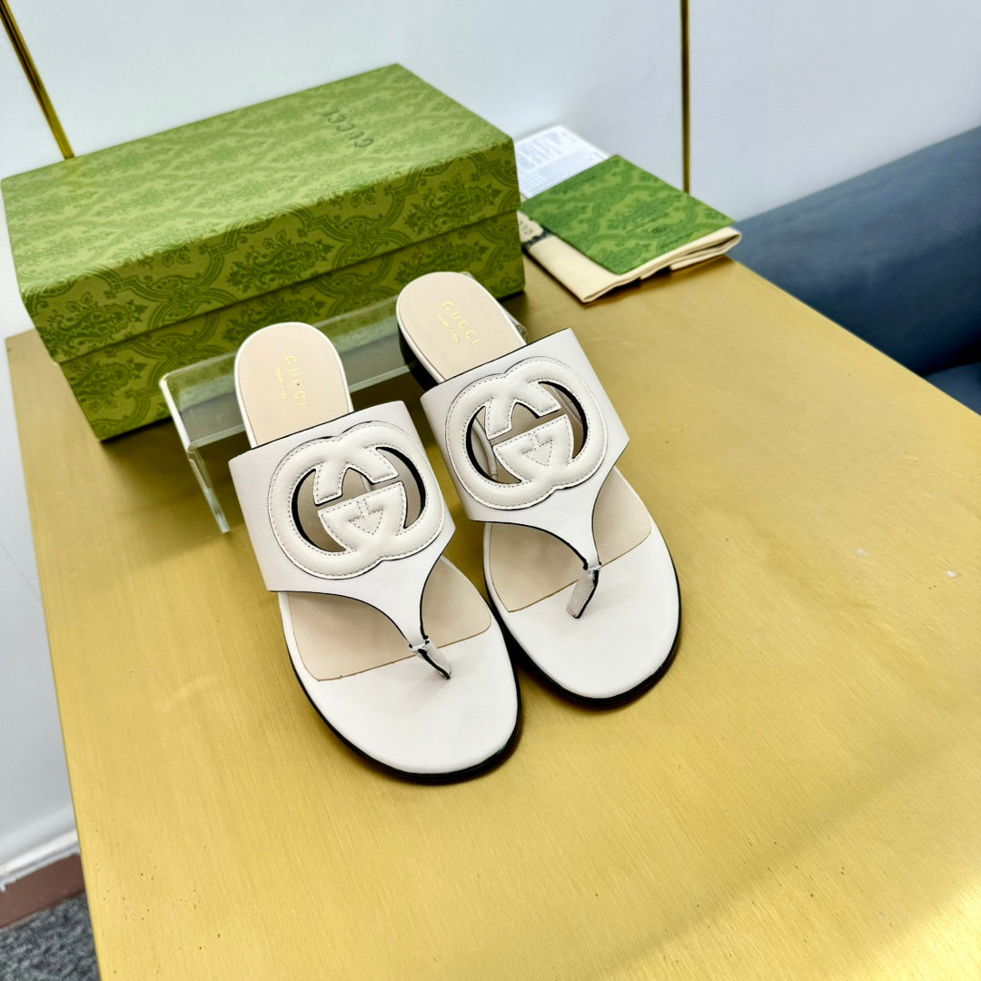 GUCCI BLONDIE THONG SANDAL IN WHITE LAMBSKIN