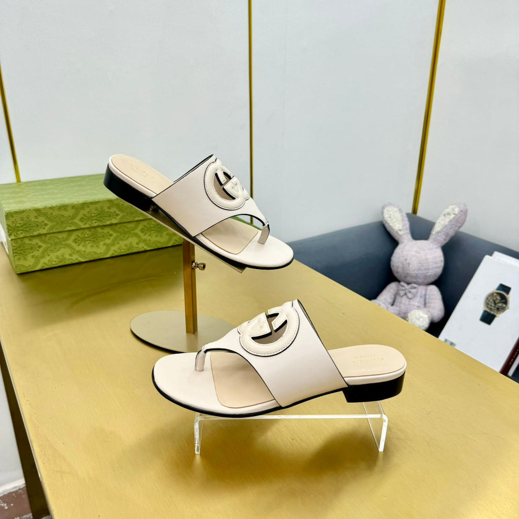 GUCCI BLONDIE THONG SANDAL IN WHITE LAMBSKIN