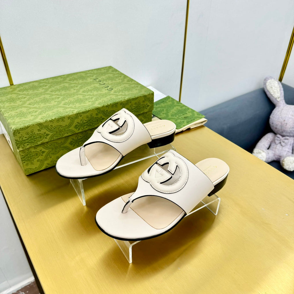 GUCCI BLONDIE THONG SANDAL IN WHITE LAMBSKIN