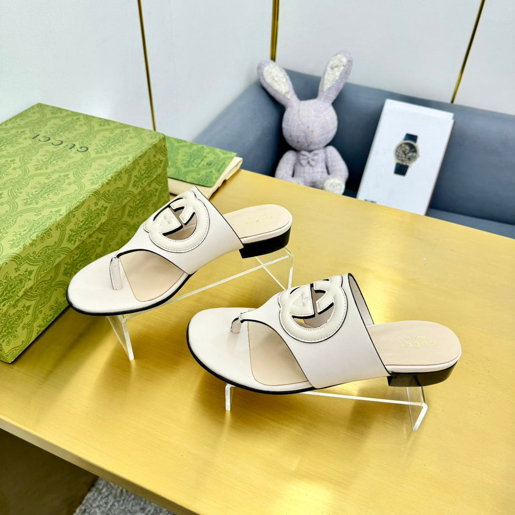 GUCCI BLONDIE THONG SANDAL IN WHITE LAMBSKIN