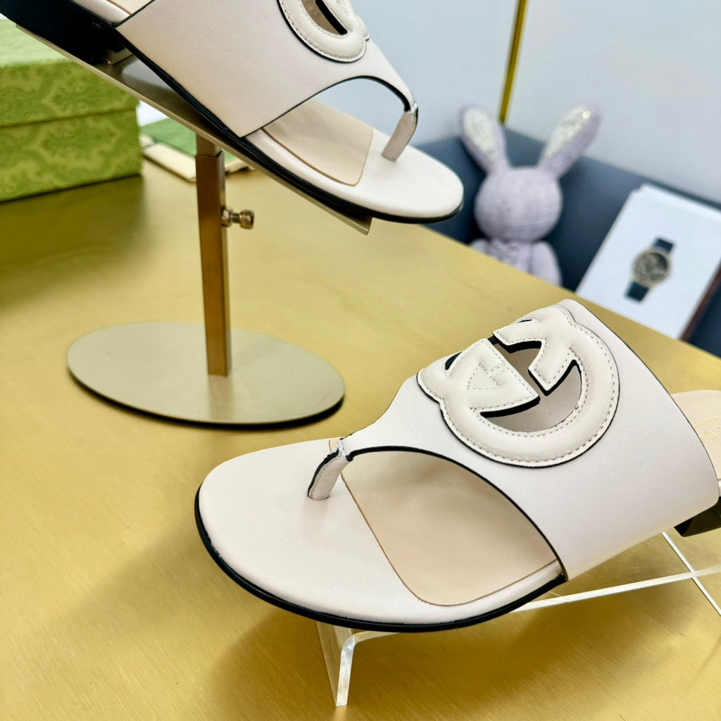 GUCCI BLONDIE THONG SANDAL IN WHITE LAMBSKIN