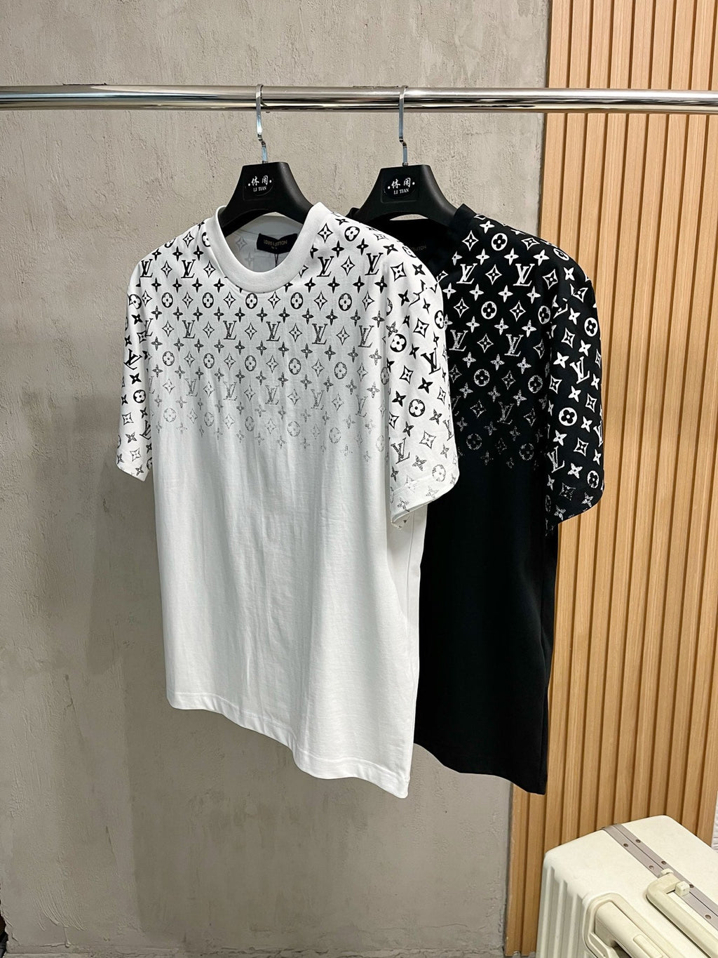 LOUIS VUITTON LV T-SHIRT IN WHITE MONOGRAM COTTON 238857