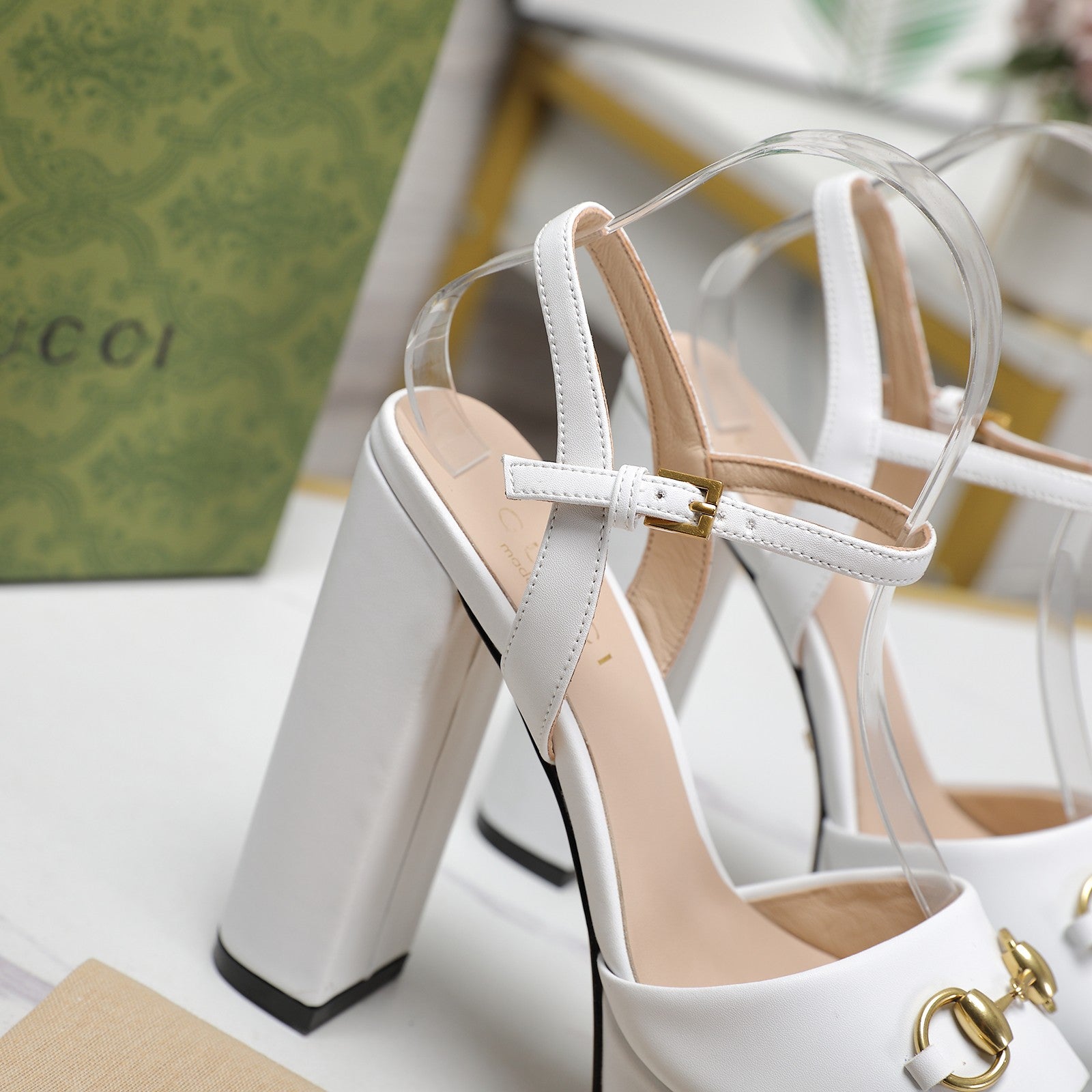 GUCCI Sandales Cuir Noir White