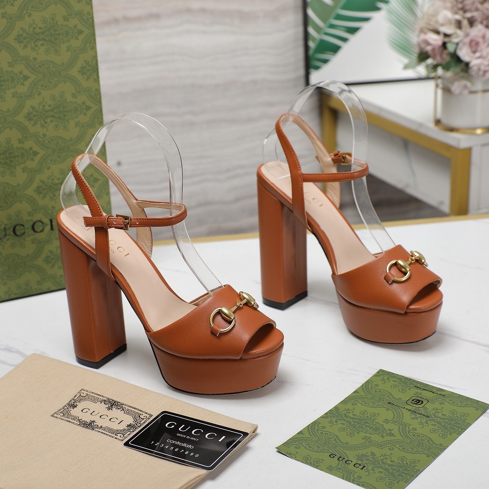 GUCCI Sandales Cuir Noir Orange Ginger