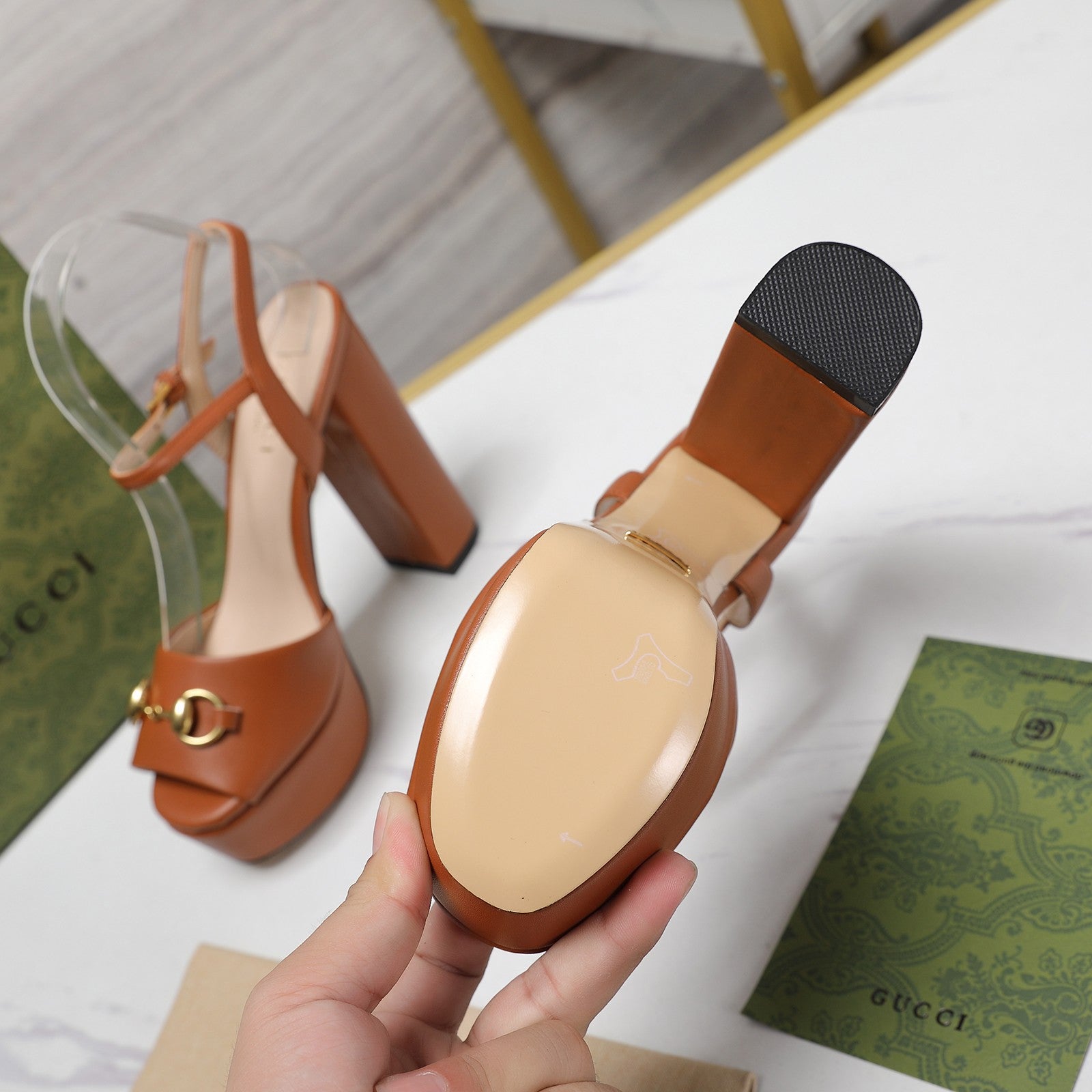 GUCCI Sandales Cuir Noir Orange Ginger