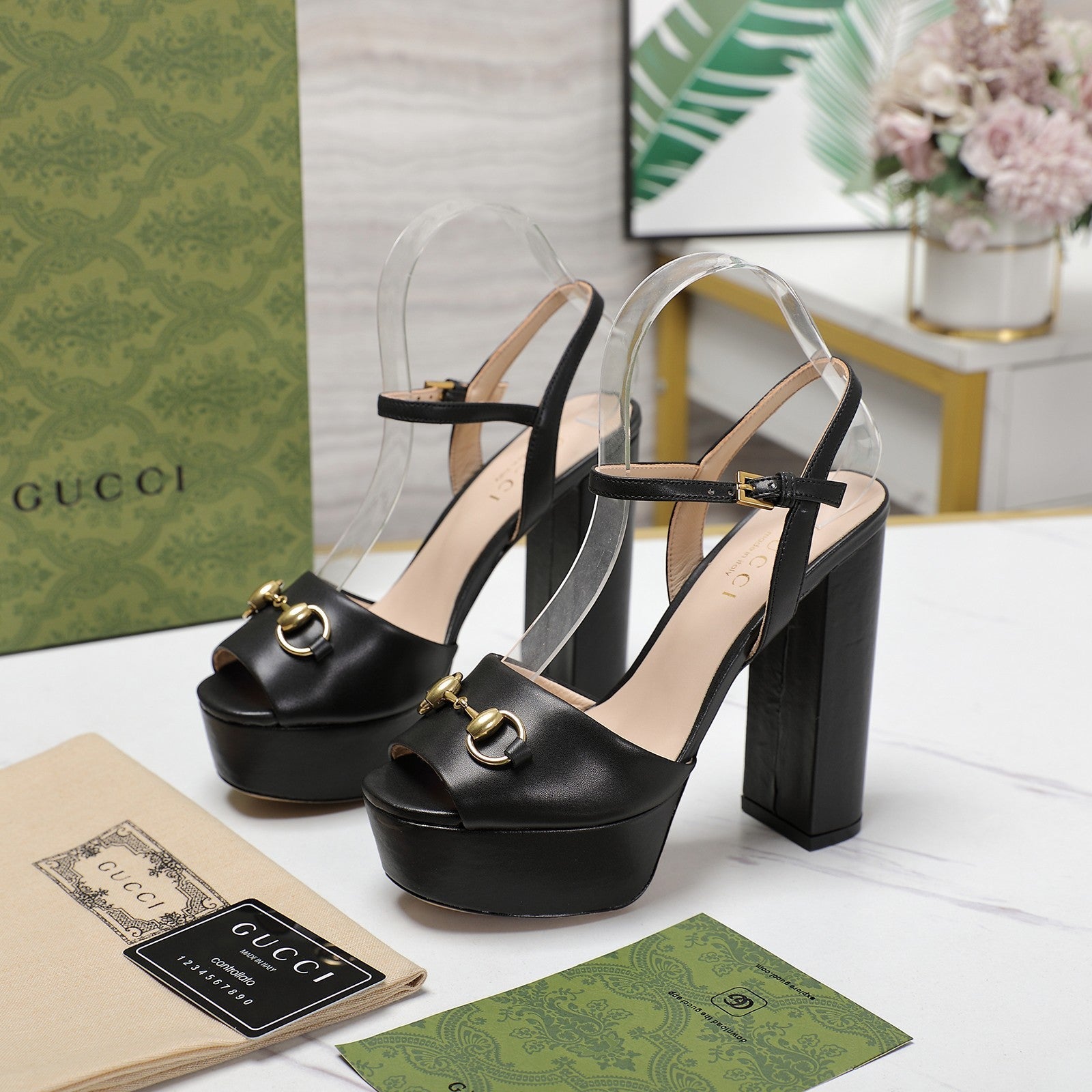 GUCCI Sandales Cuir Noir Black