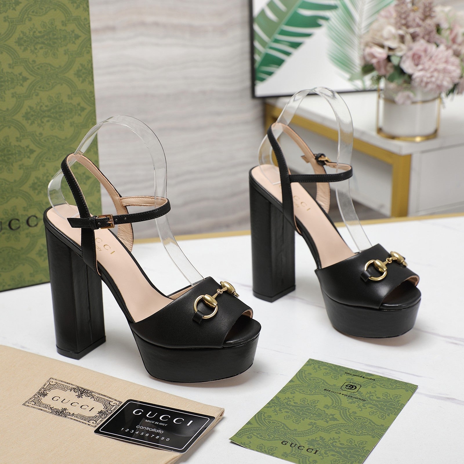 GUCCI Sandales Cuir Noir Black