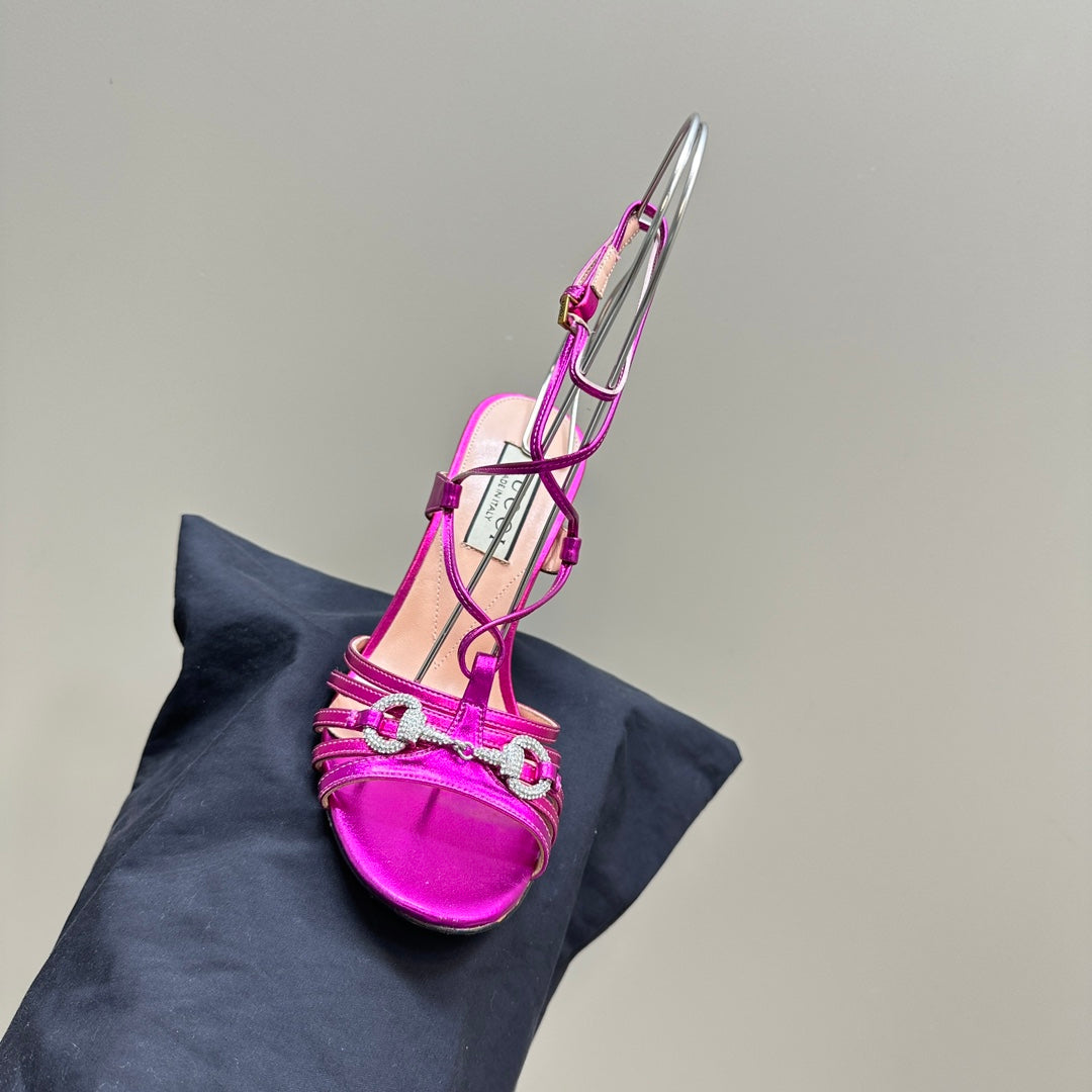 GUCCI CRYSTAL HORSEBIT STRAPPY SANDAL 10.5CM IN HOT PINK PATENT LEATHER