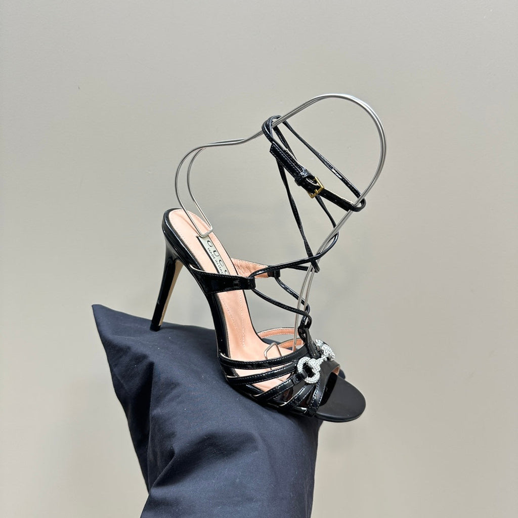 GUCCI CRYSTAL HORSEBIT STRAPPY SANDAL 10.5CM IN BLACK PATENT LEATHER